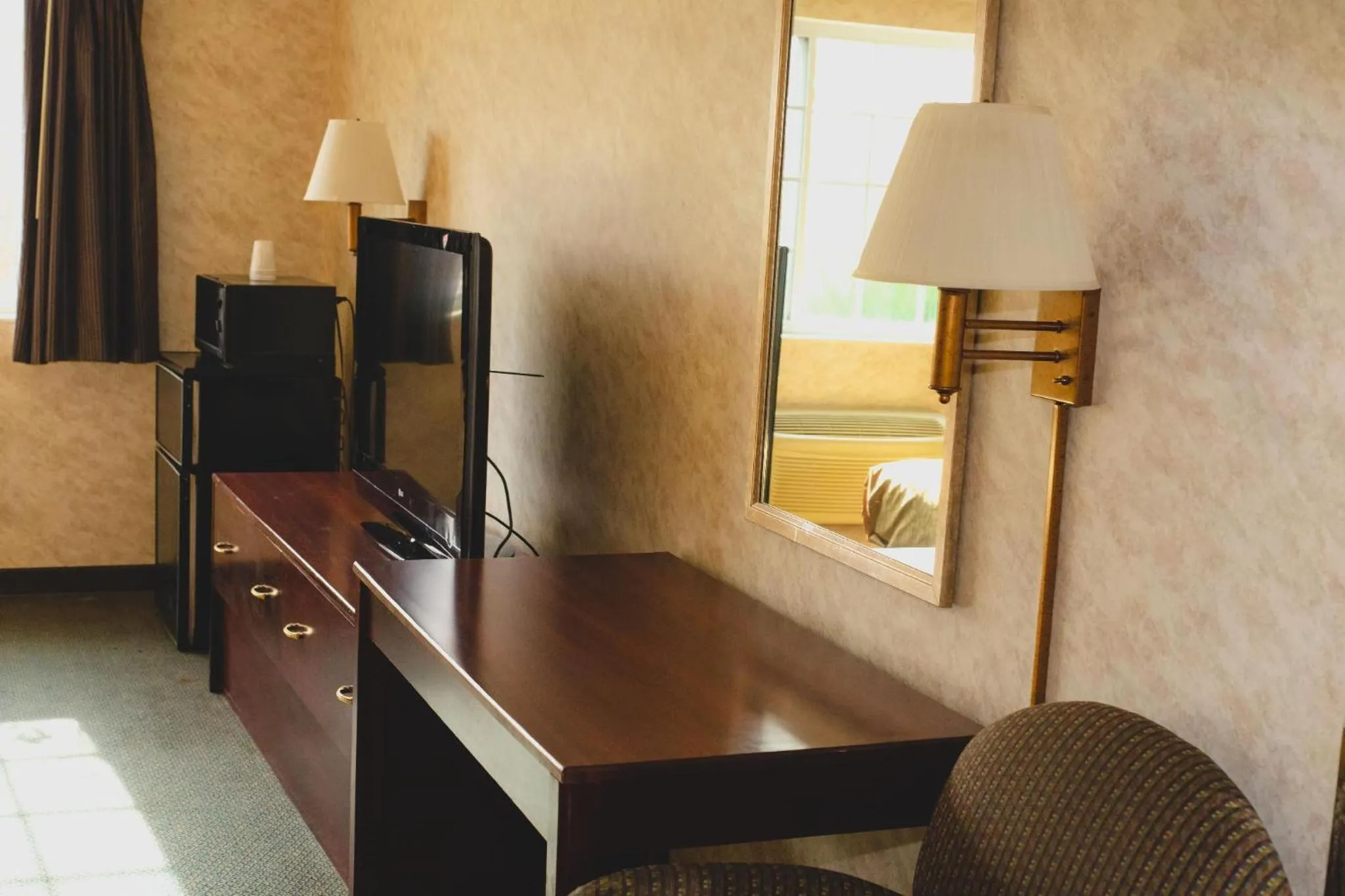 TV and multimedia in Colfax Inn By Marifah