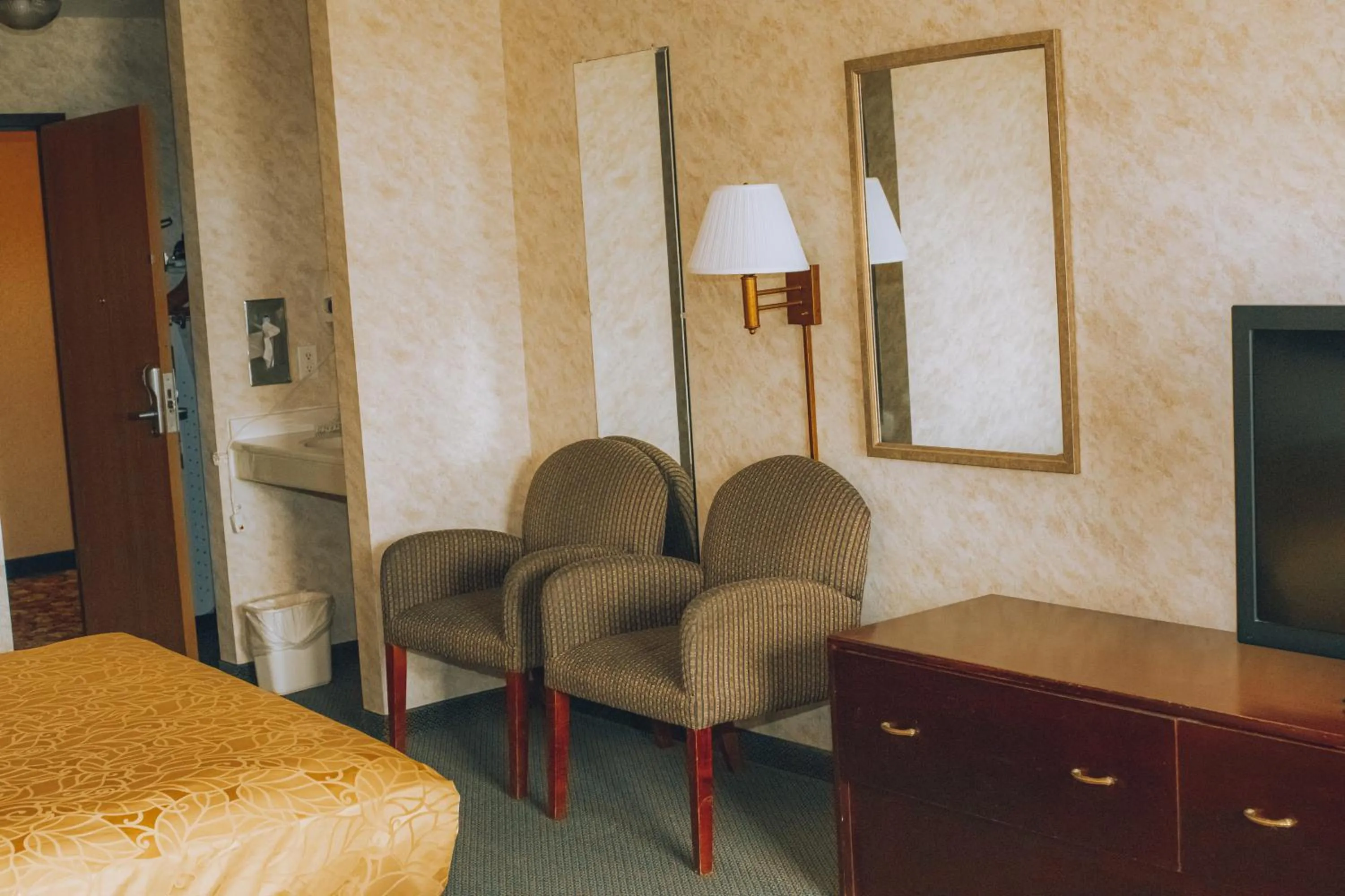 Seating area in Colfax Inn By Marifah