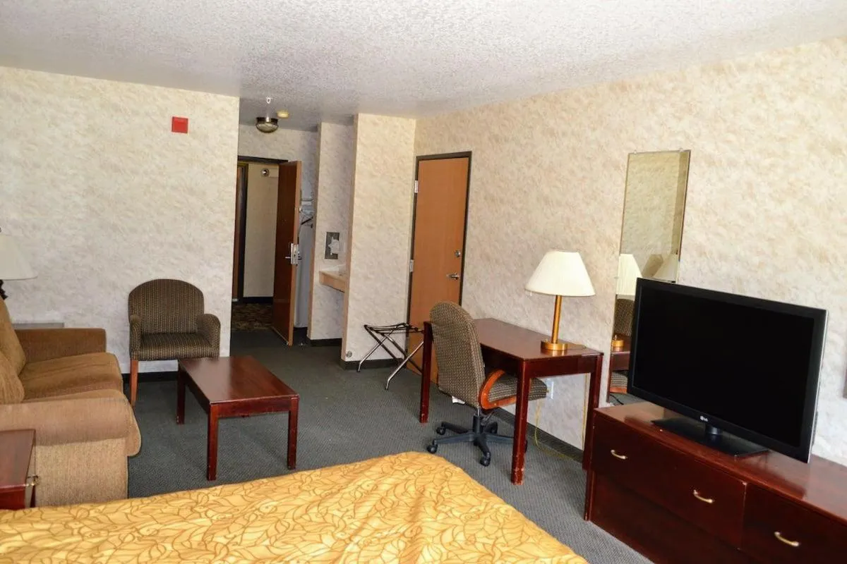 Photo of the whole room, Bed in Colfax Inn By Marifah