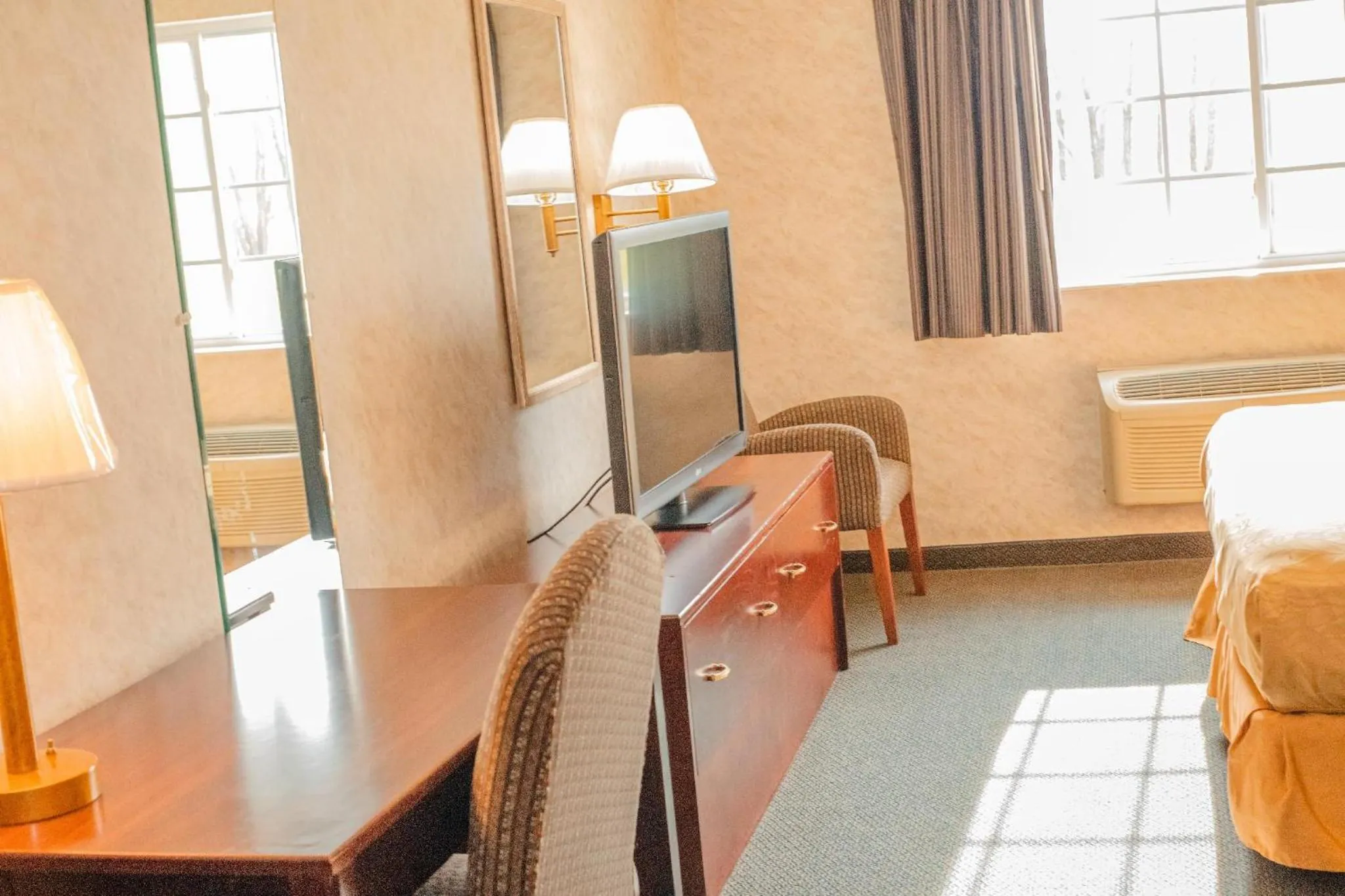 Bedroom, Bed in Colfax Inn By Marifah