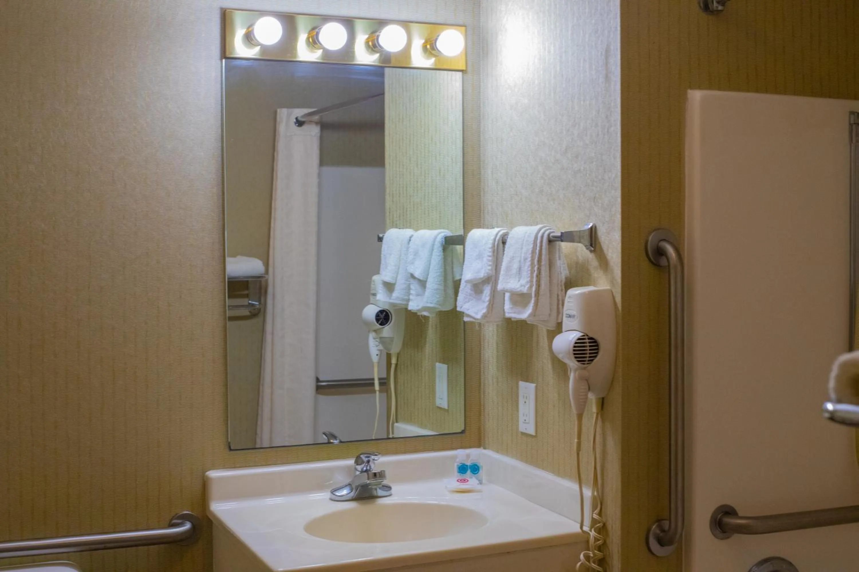 Shower in Colfax Inn By Marifah