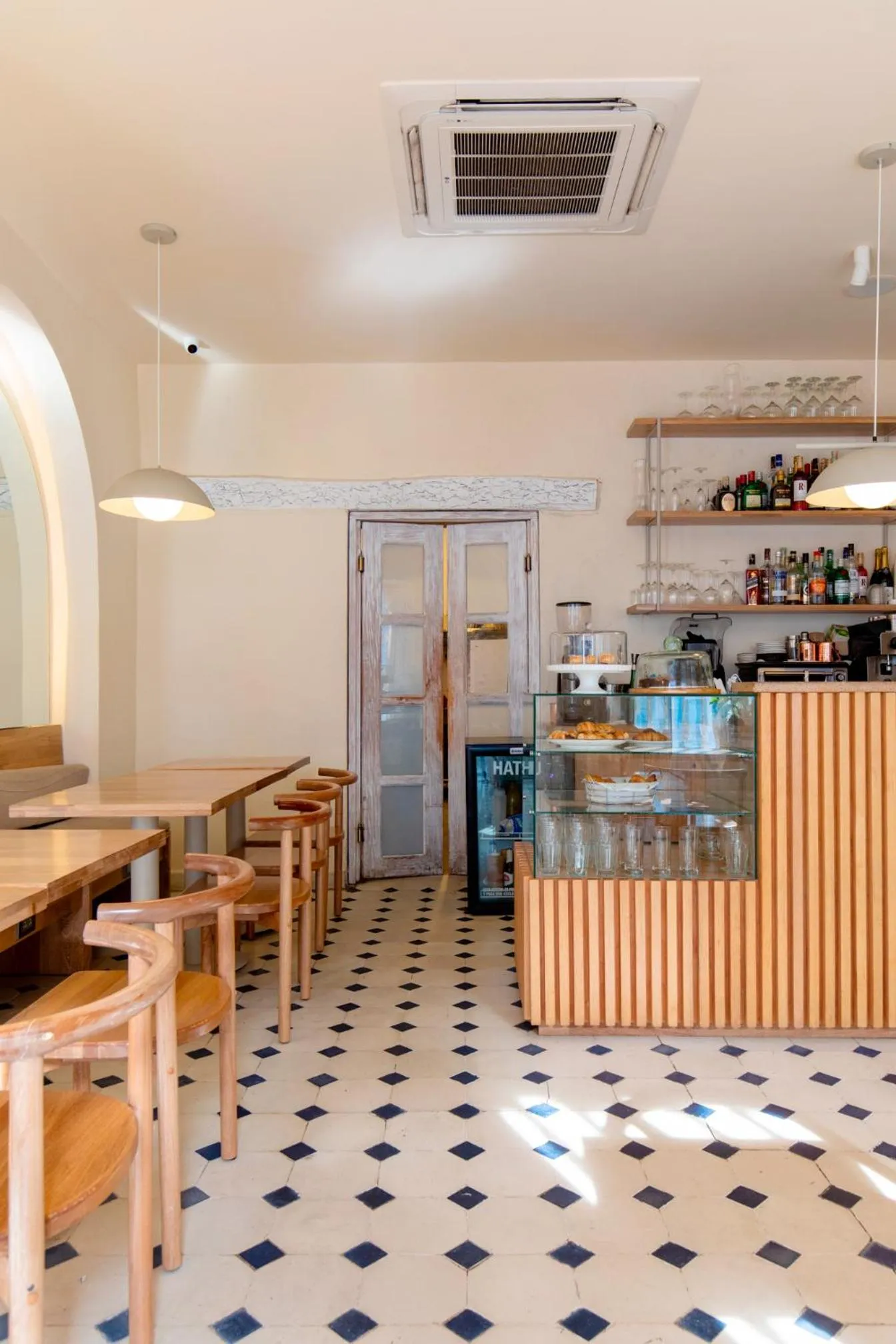 Restaurant/places to eat in B Haus Hotel Boutique