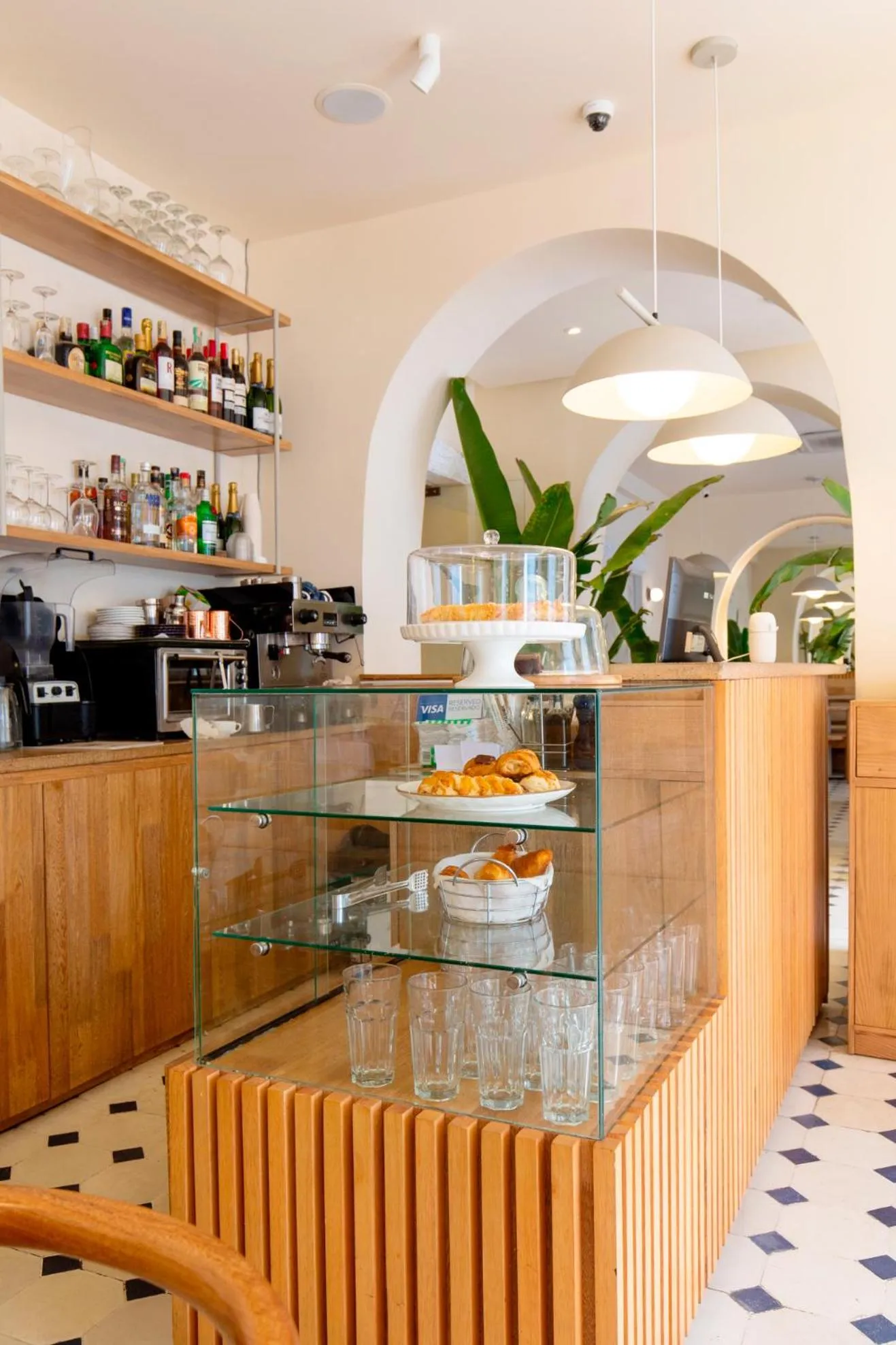 Restaurant/places to eat in B Haus Hotel Boutique