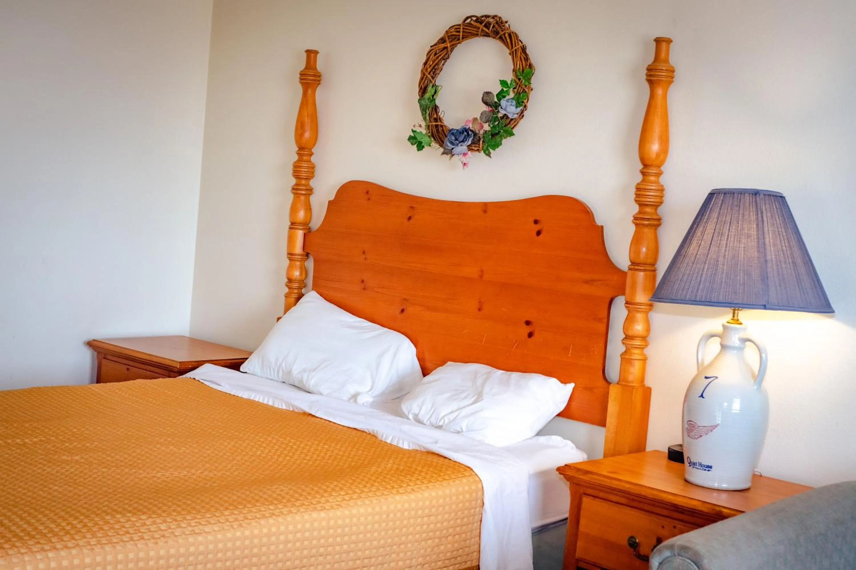 Bed in Cozy House Inn by Marifah