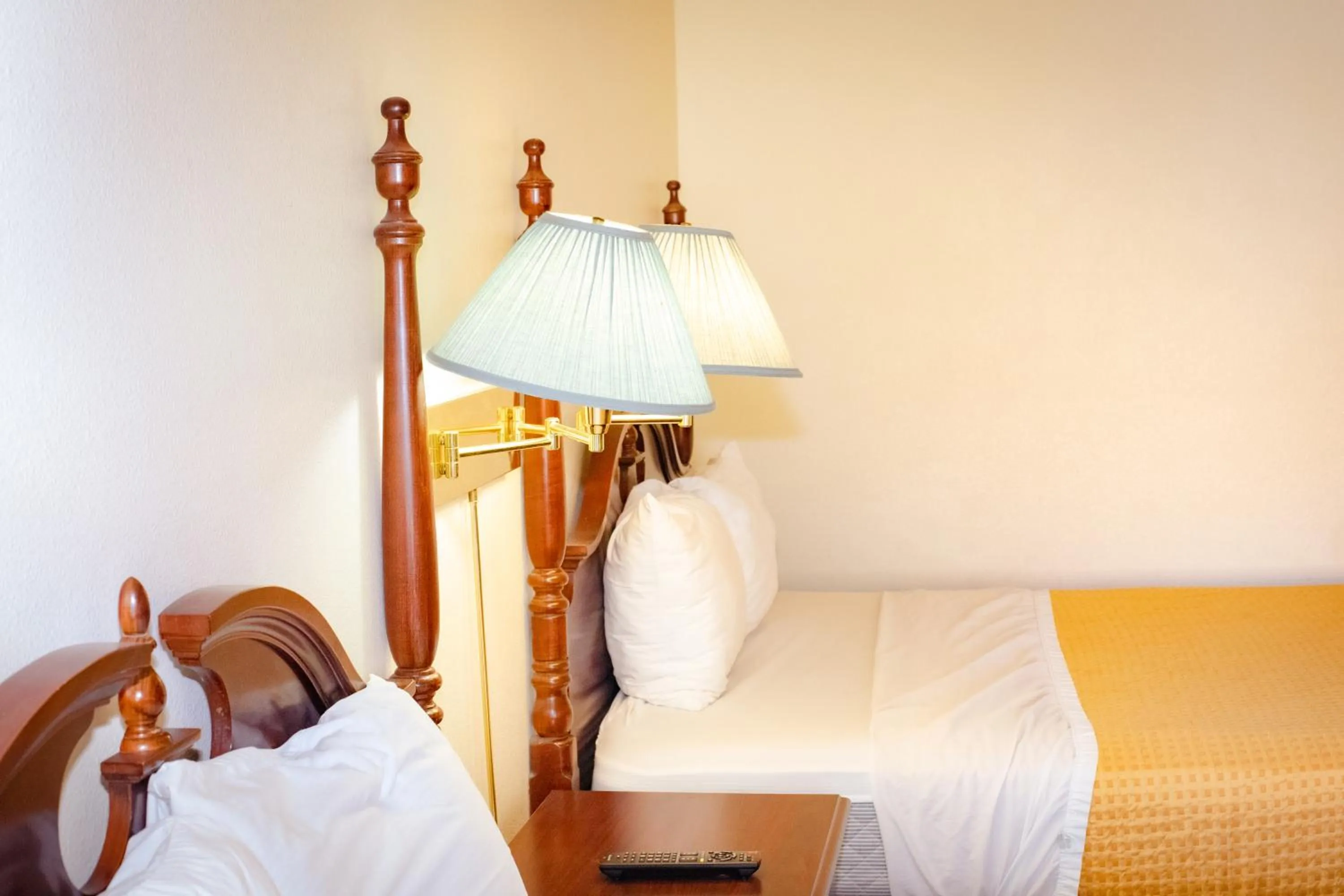 Bed, Seating Area in Cozy House Inn by Marifah