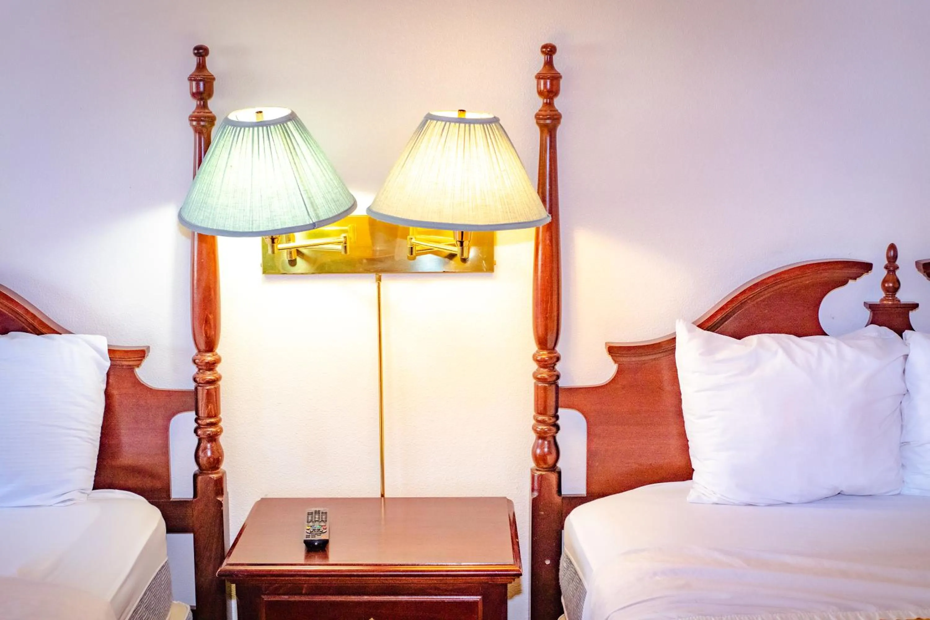 Bed, Seating Area in Cozy House Inn by Marifah