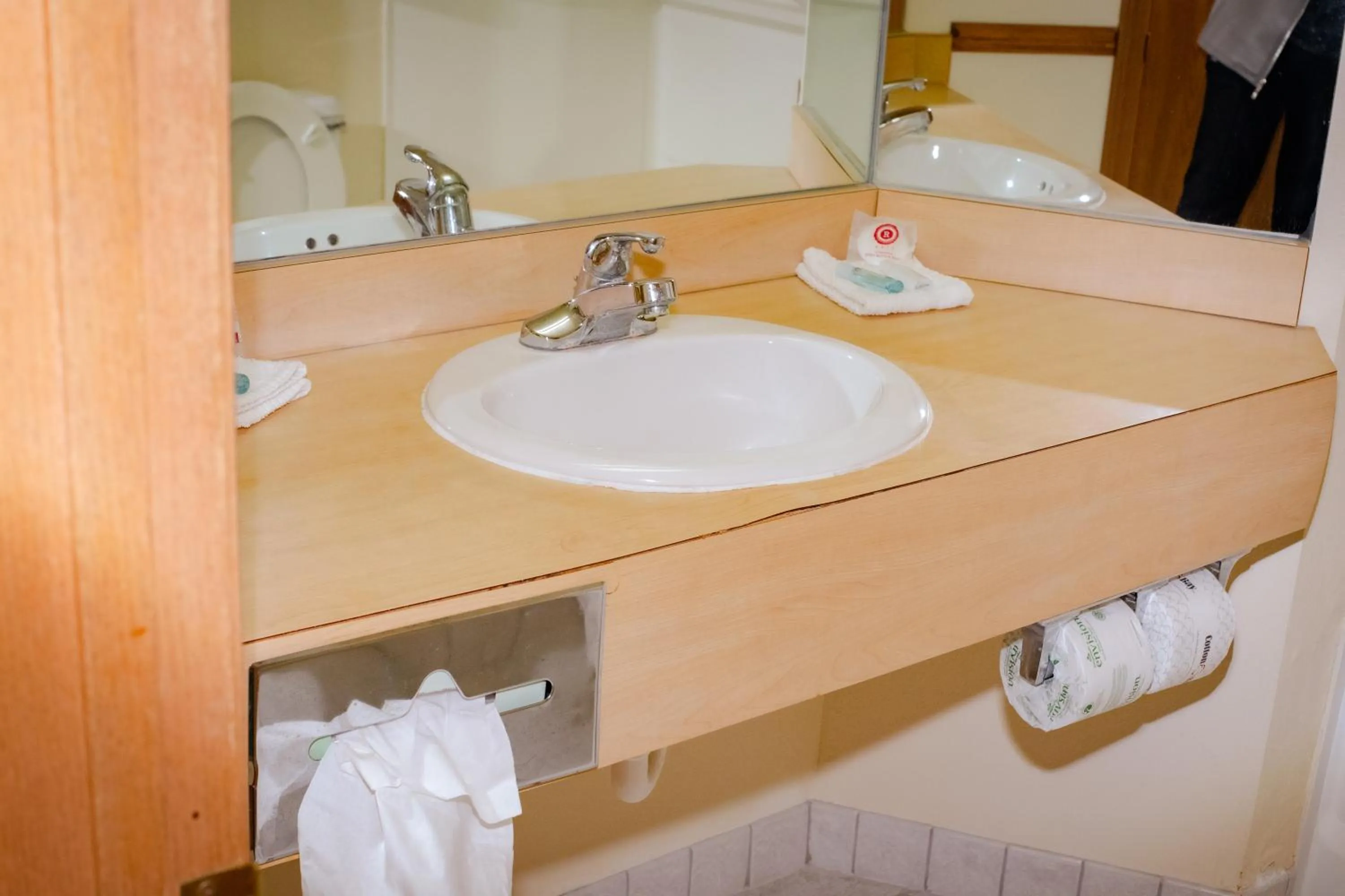 Bathroom in Cozy House Inn by Marifah