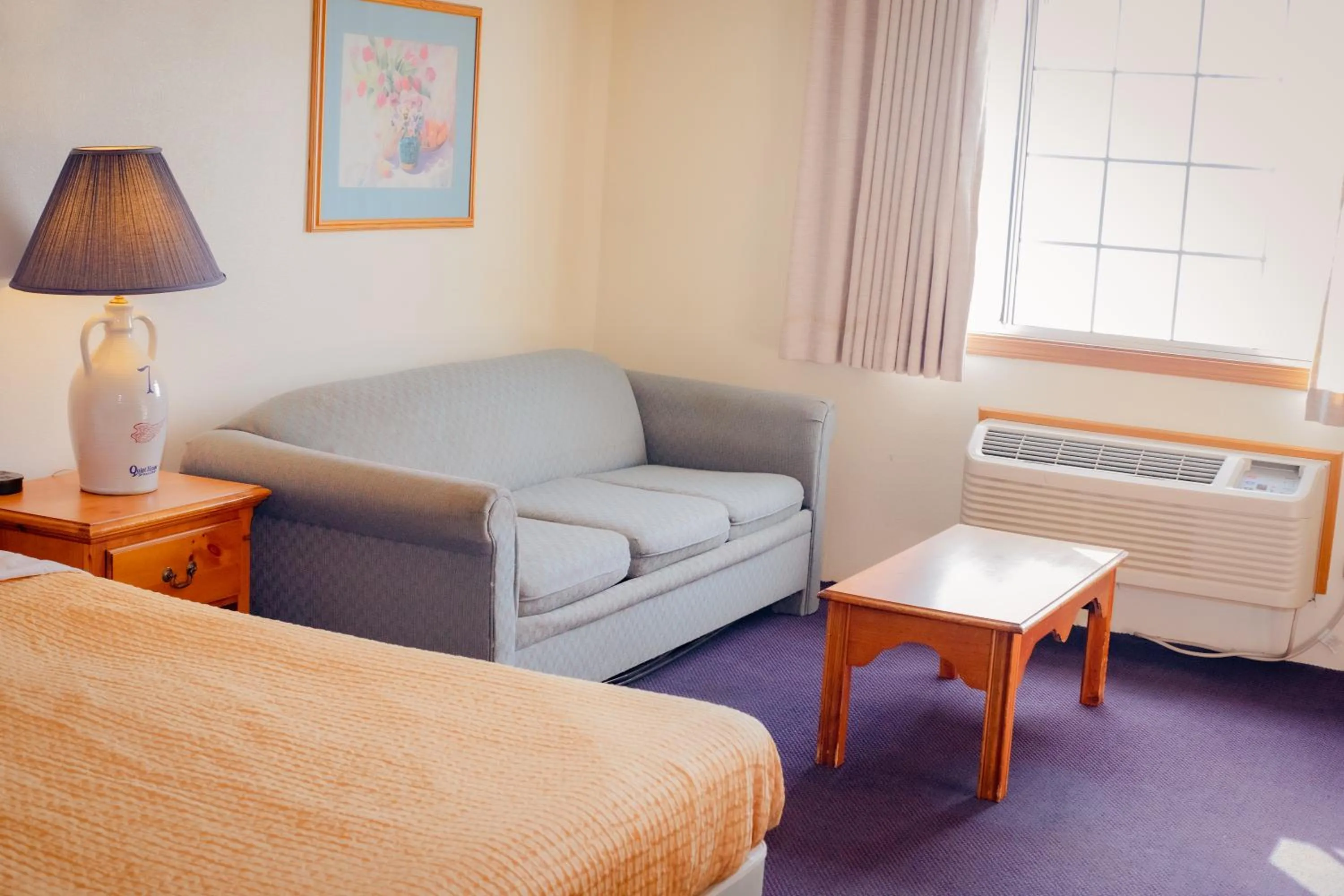 Bed, Seating Area in Cozy House Inn by Marifah