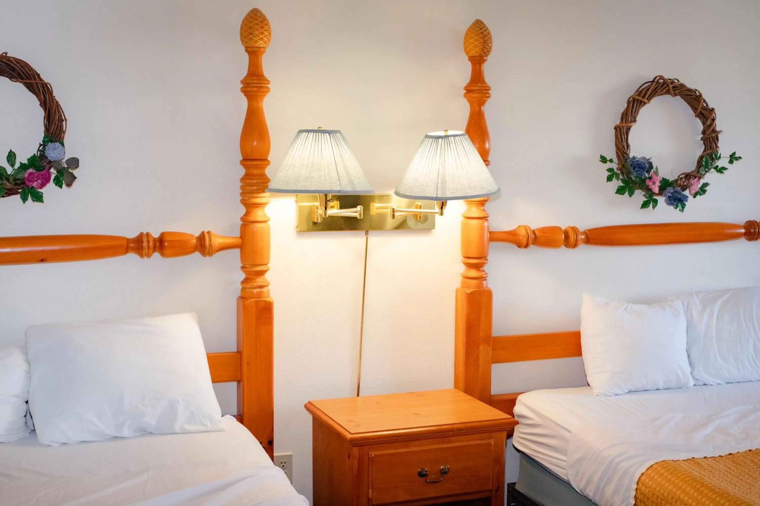 Bed, Bunk Bed in Cozy House Inn by Marifah