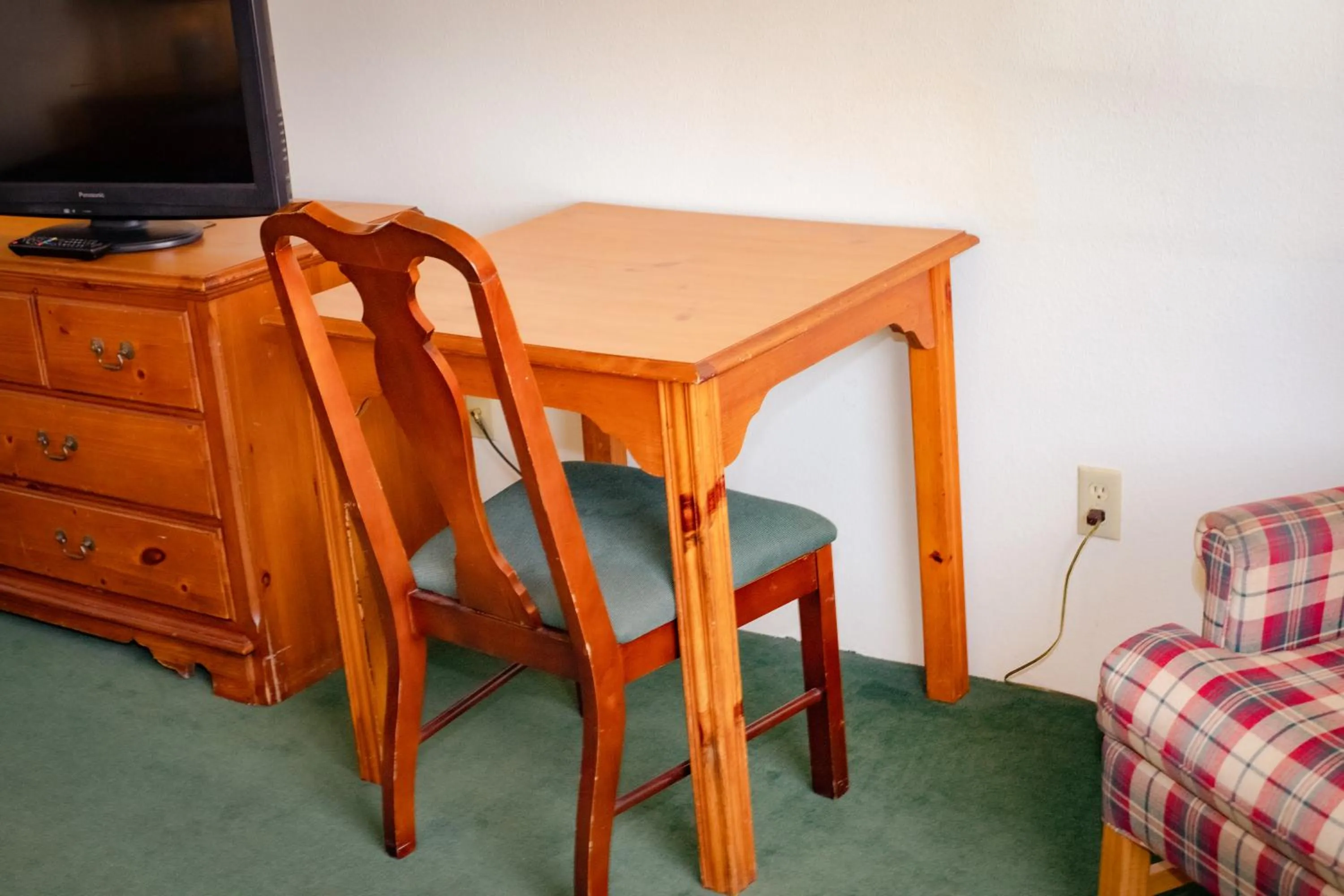 TV and multimedia, TV/Entertainment Center in Cozy House Inn by Marifah