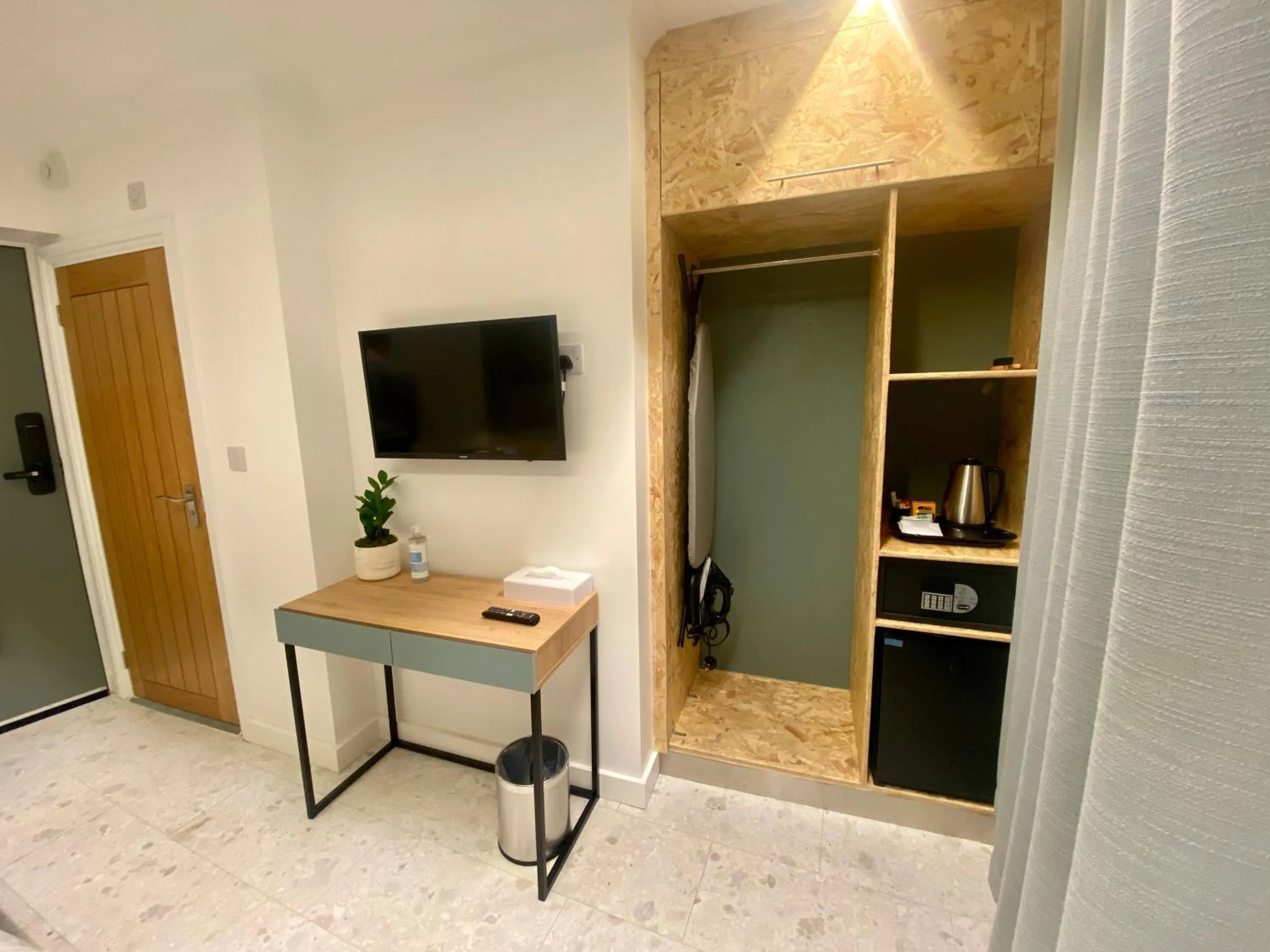 Station Rooms