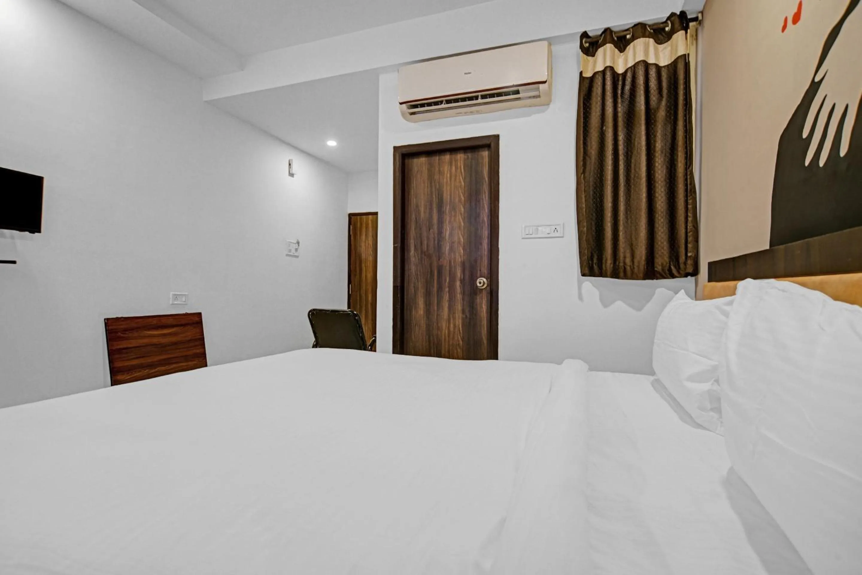 Bedroom in Collection O The Eternity Near LIG Sqaure