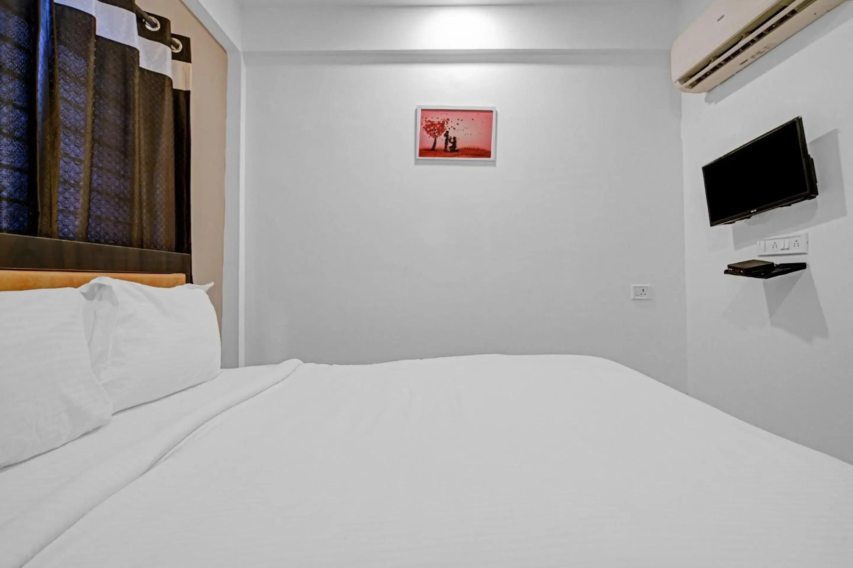 Lobby or reception, Bed in Collection O The Eternity Near LIG Sqaure Lobby or reception, Bed in Collection O The Eternity Near LIG Sqaure