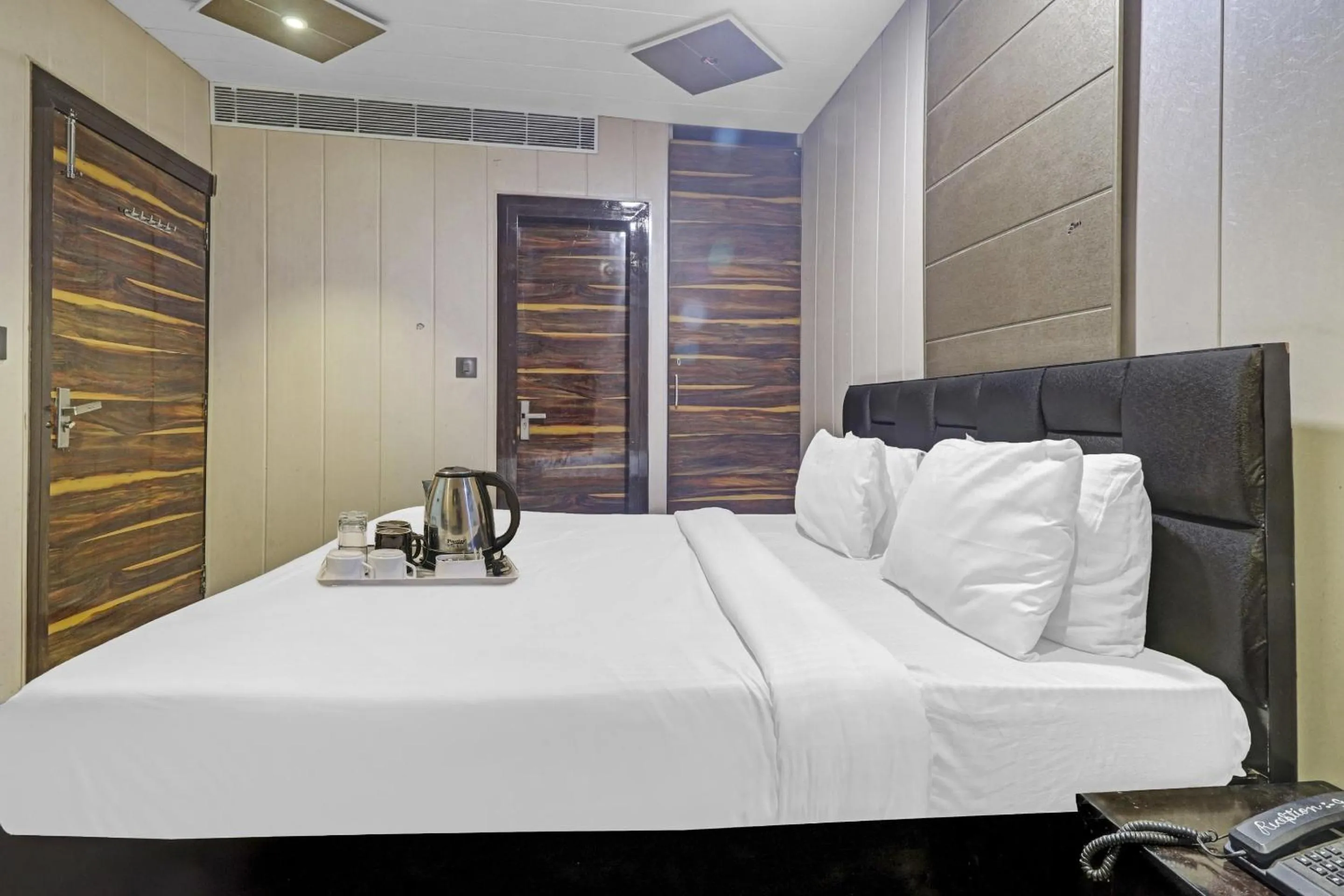 Bedroom, Bed in Hotel O Bhavya Residency