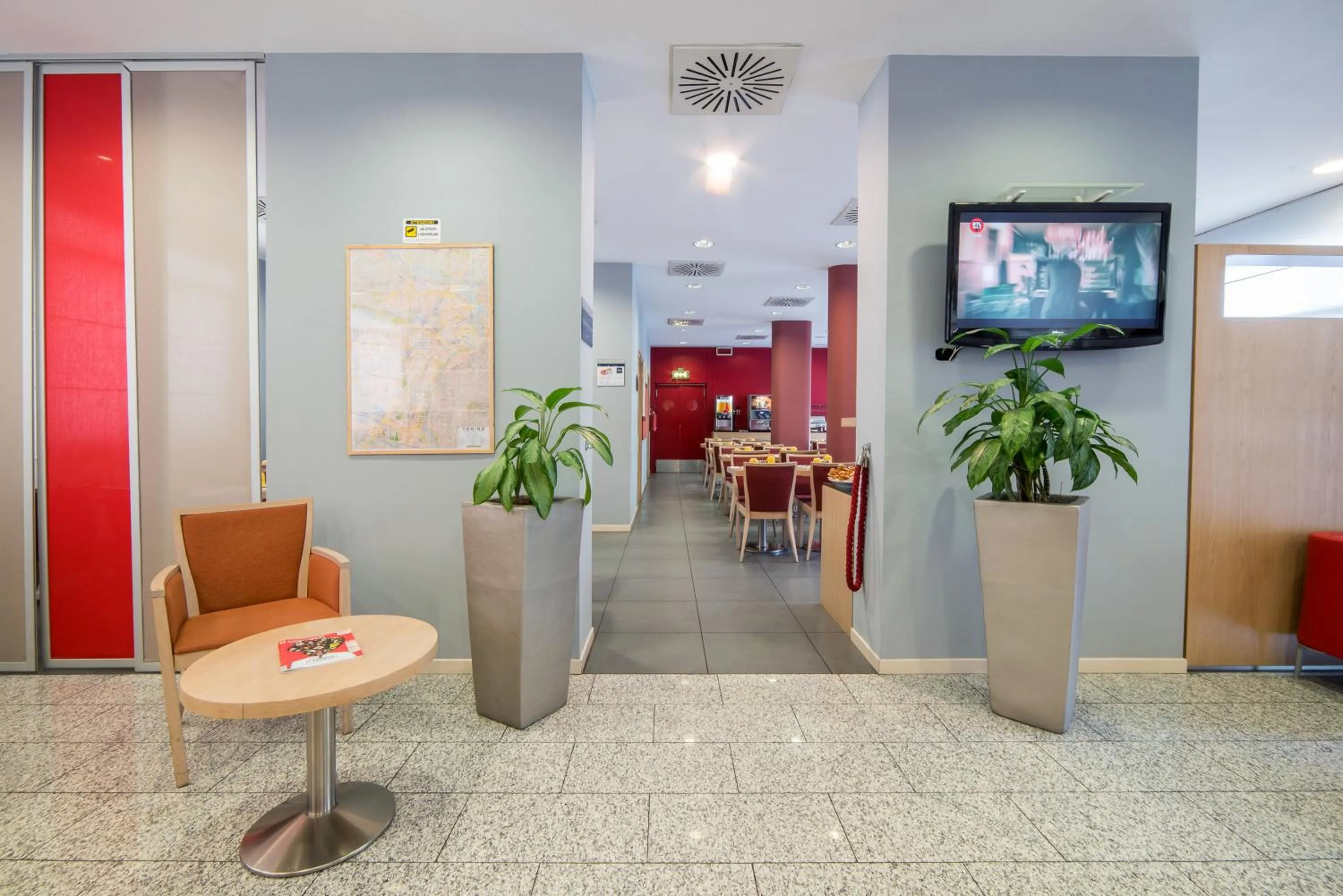 Communal lounge/ TV room in Idea Hotel Torino Mirafiori