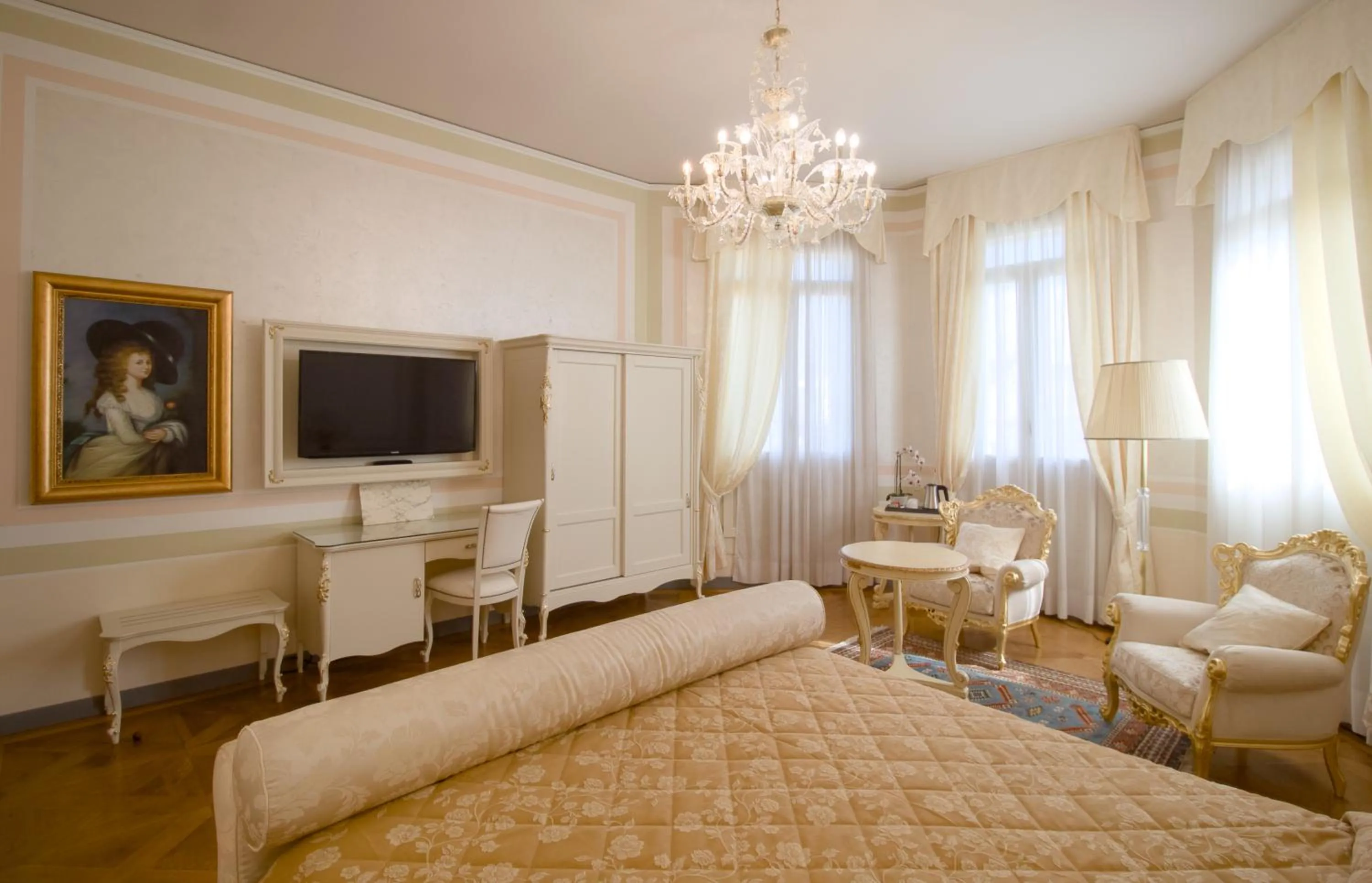 Photo of the whole room, Bed in Hotel Villa Stucky