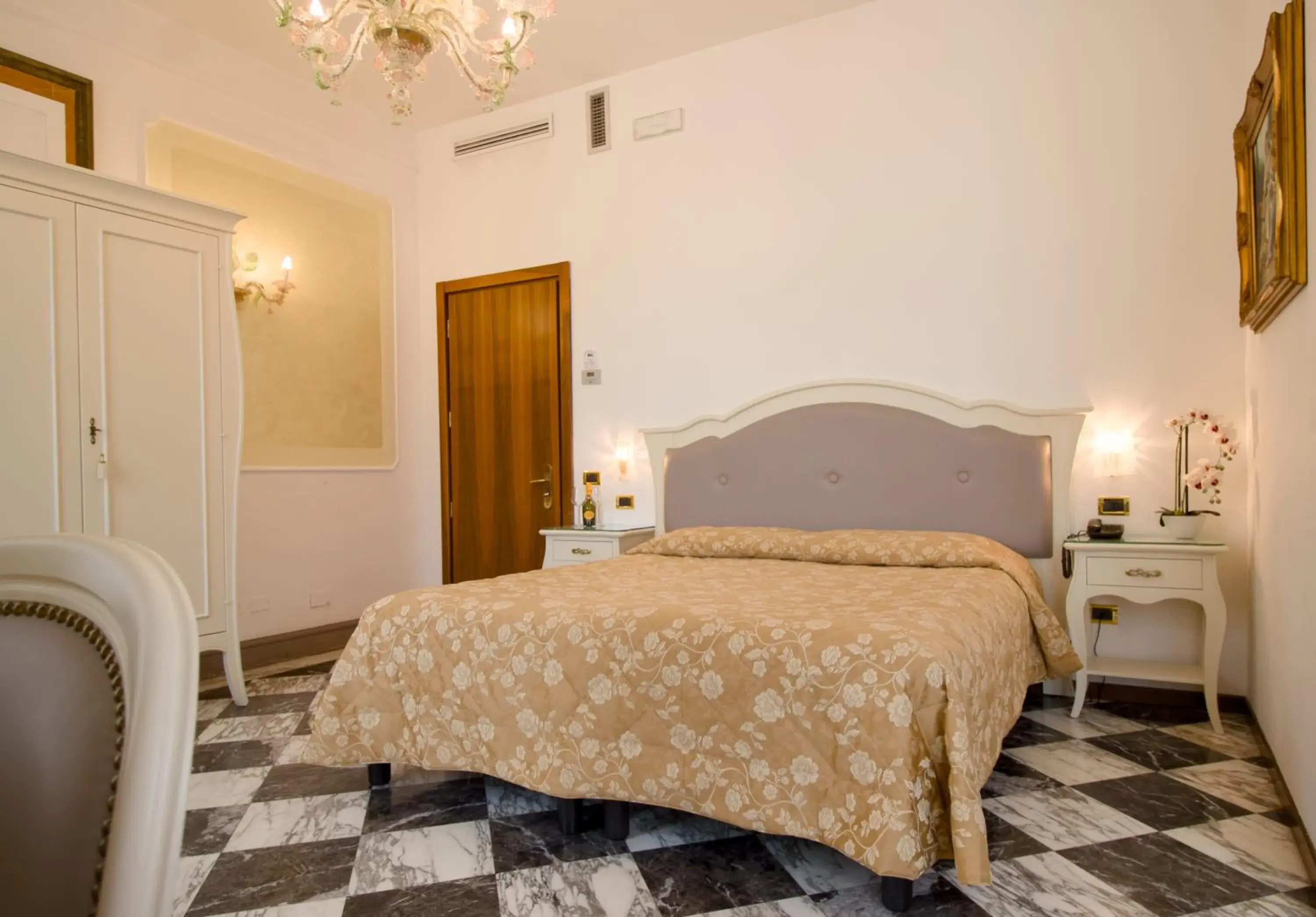 Double or Twin Room in Hotel Villa Stucky Double or Twin Room in Hotel Villa Stucky