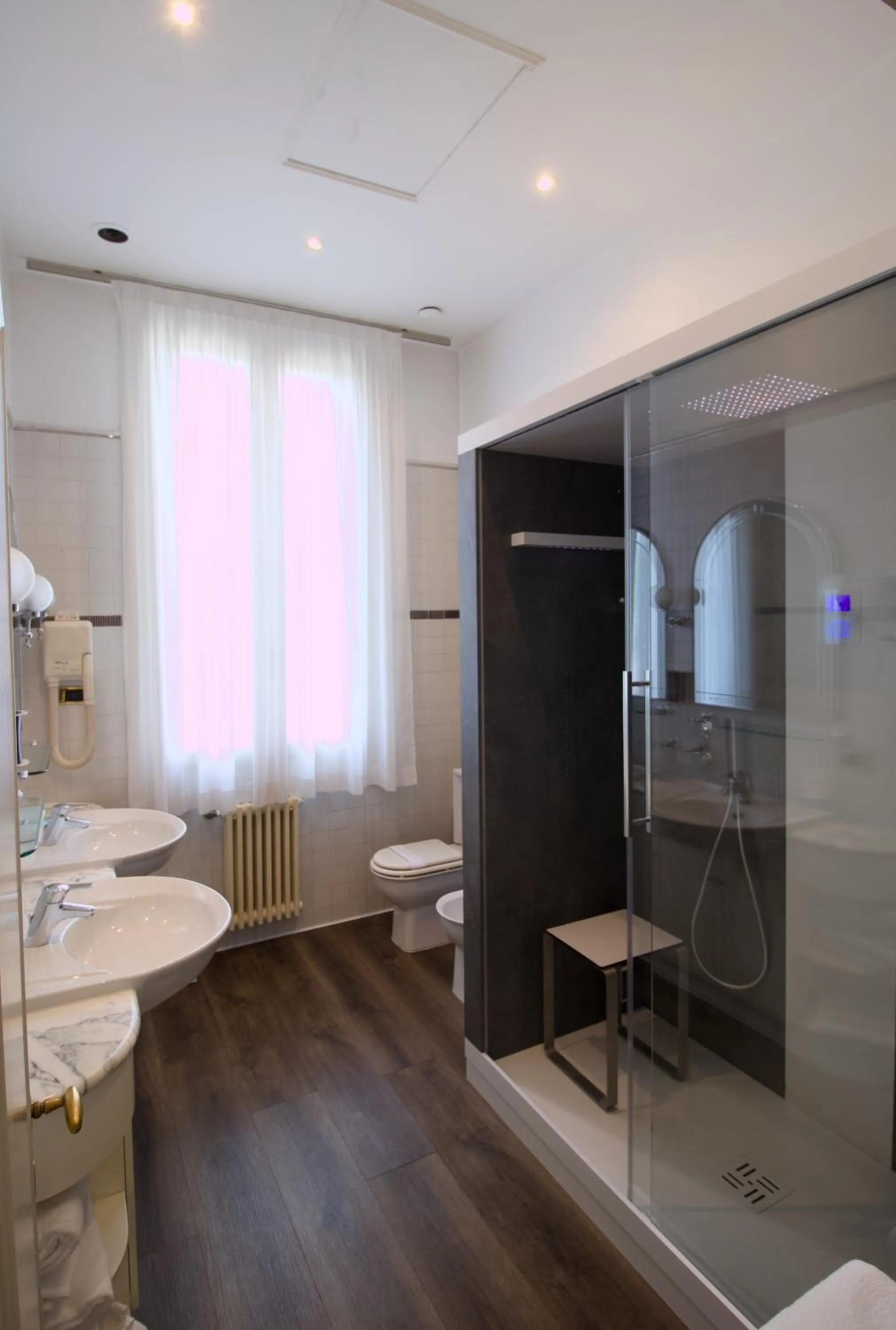 Shower in Hotel Villa Stucky