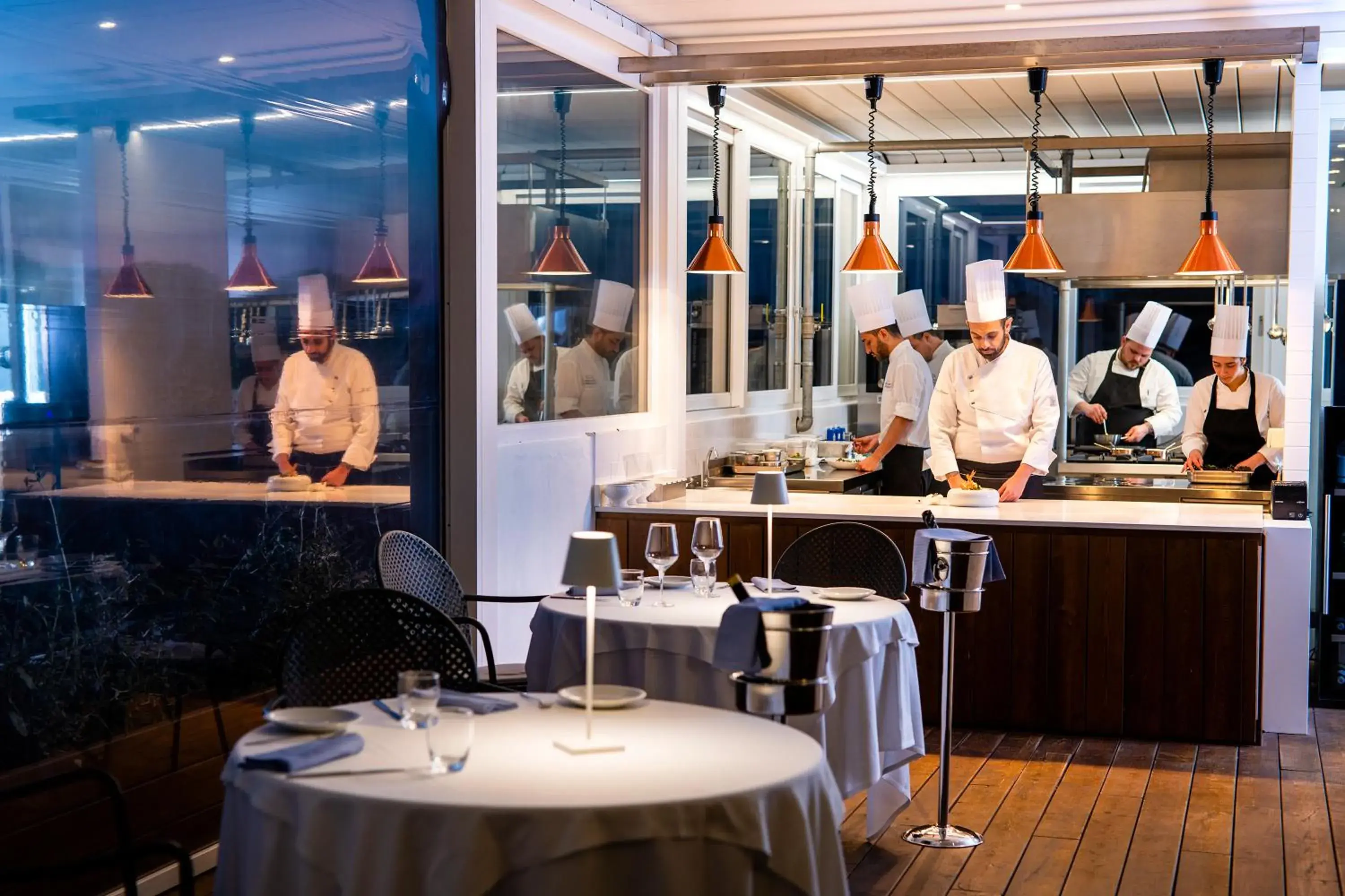 Restaurant/places to eat in Hotel Villa Durrueli Resort & Spa Restaurant/places to eat in Hotel Villa Durrueli Resort & Spa