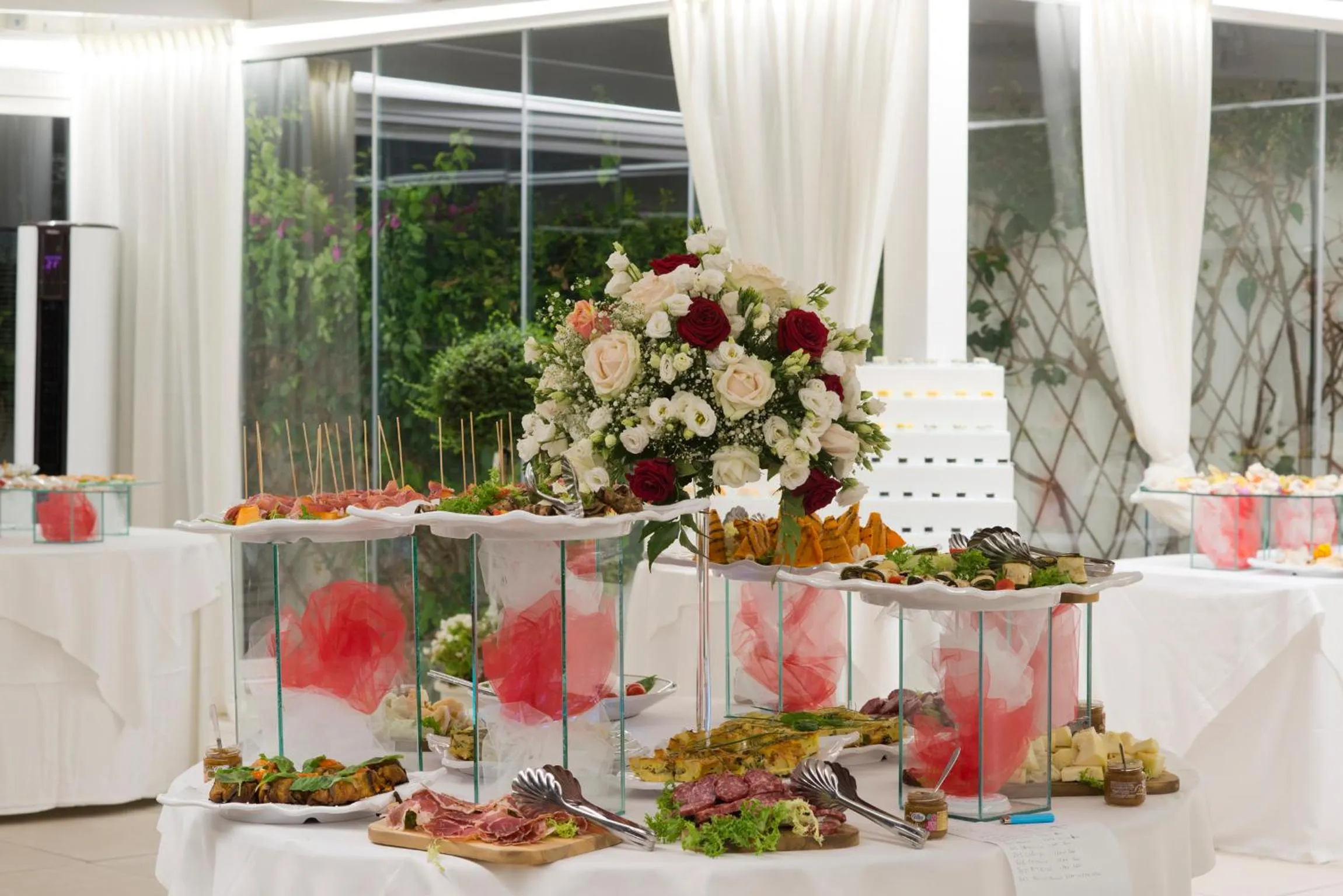 BBQ facilities in Hotel Villa Durrueli Resort & Spa