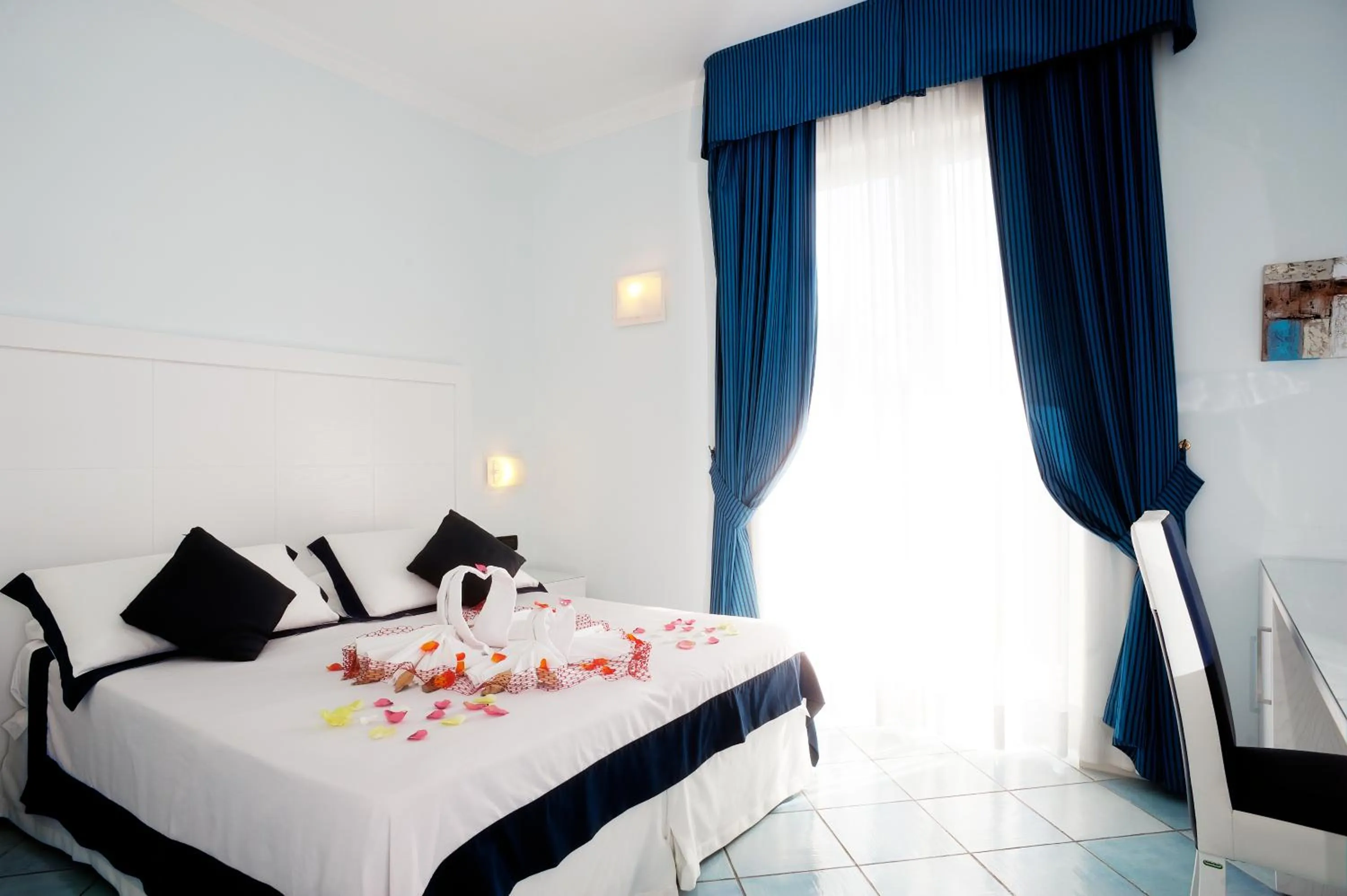 Photo of the whole room, Bed in Hotel Villa Durrueli Resort & Spa