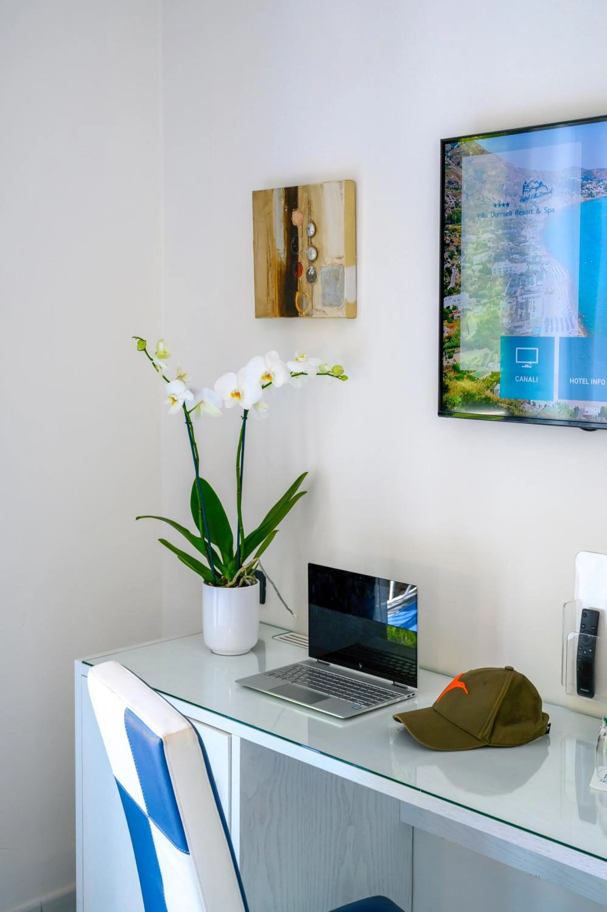 TV and multimedia in Hotel Villa Durrueli Resort & Spa