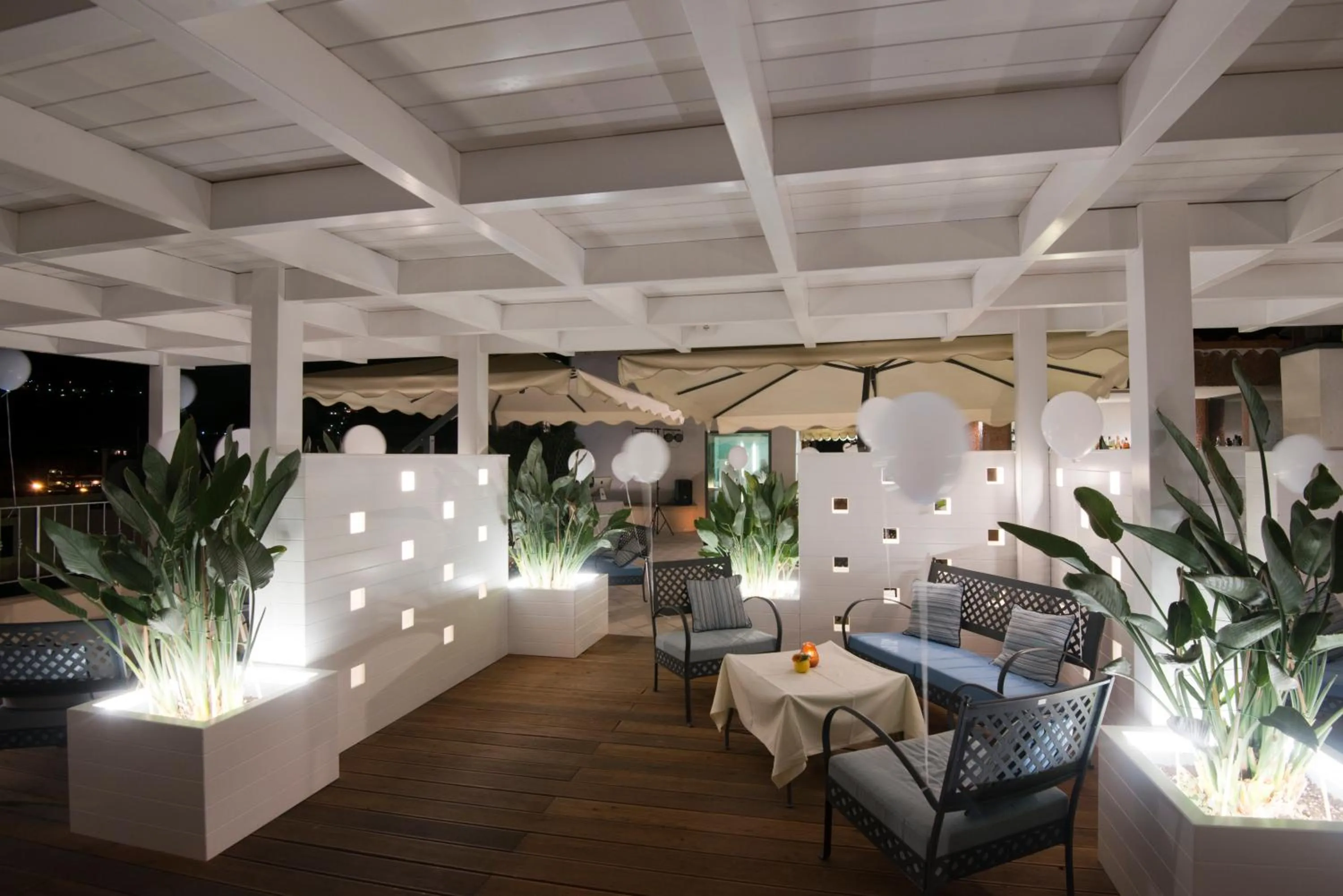 Patio in Hotel Villa Durrueli Resort & Spa