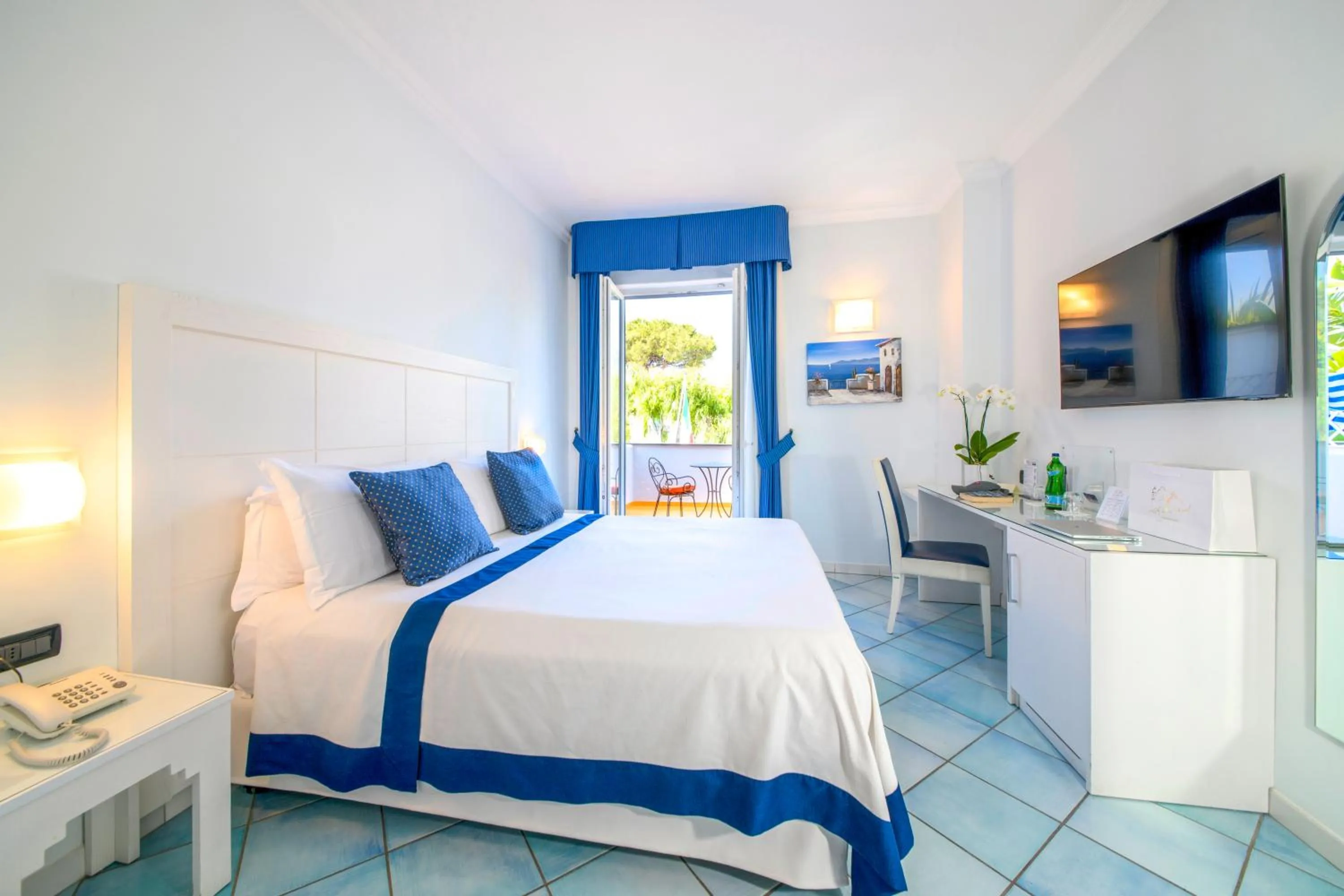 TV and multimedia, Bed in Hotel Villa Durrueli Resort & Spa