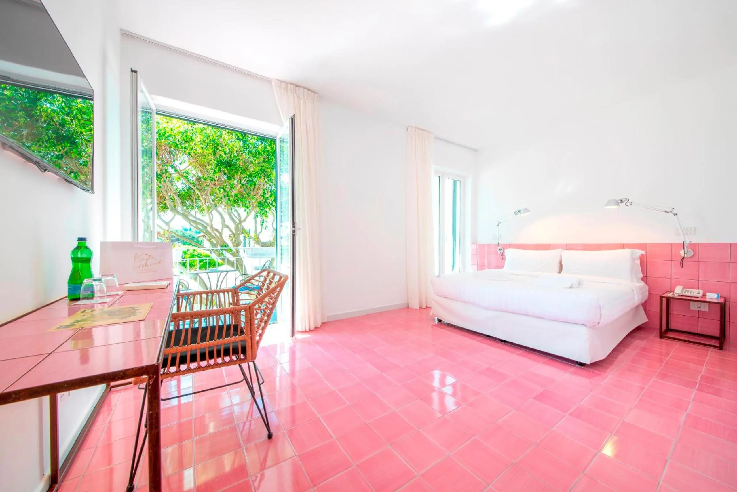 Bed in Hotel Villa Durrueli Resort & Spa