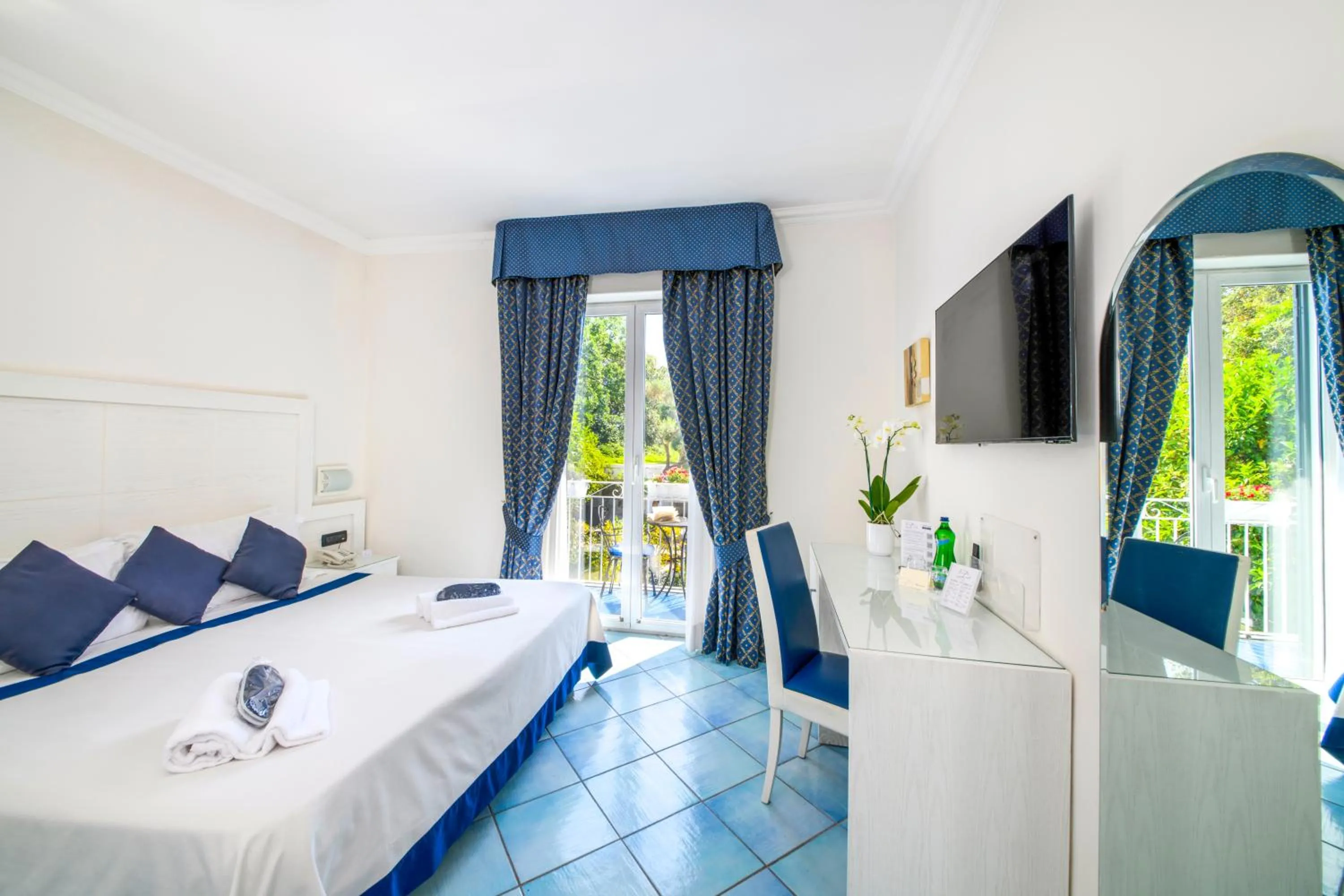 TV and multimedia, Bed in Hotel Villa Durrueli Resort & Spa