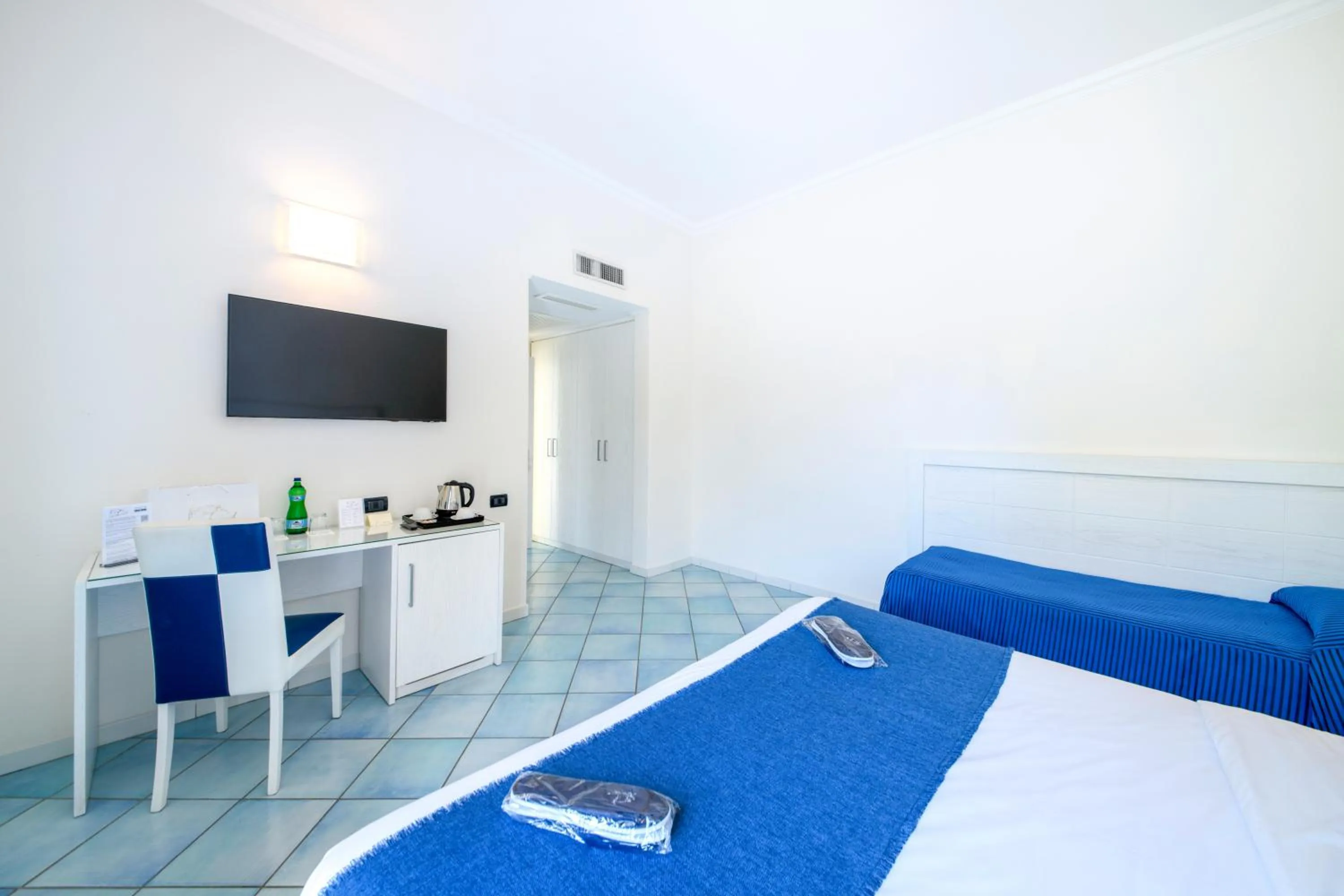 TV and multimedia, Bed in Hotel Villa Durrueli Resort & Spa