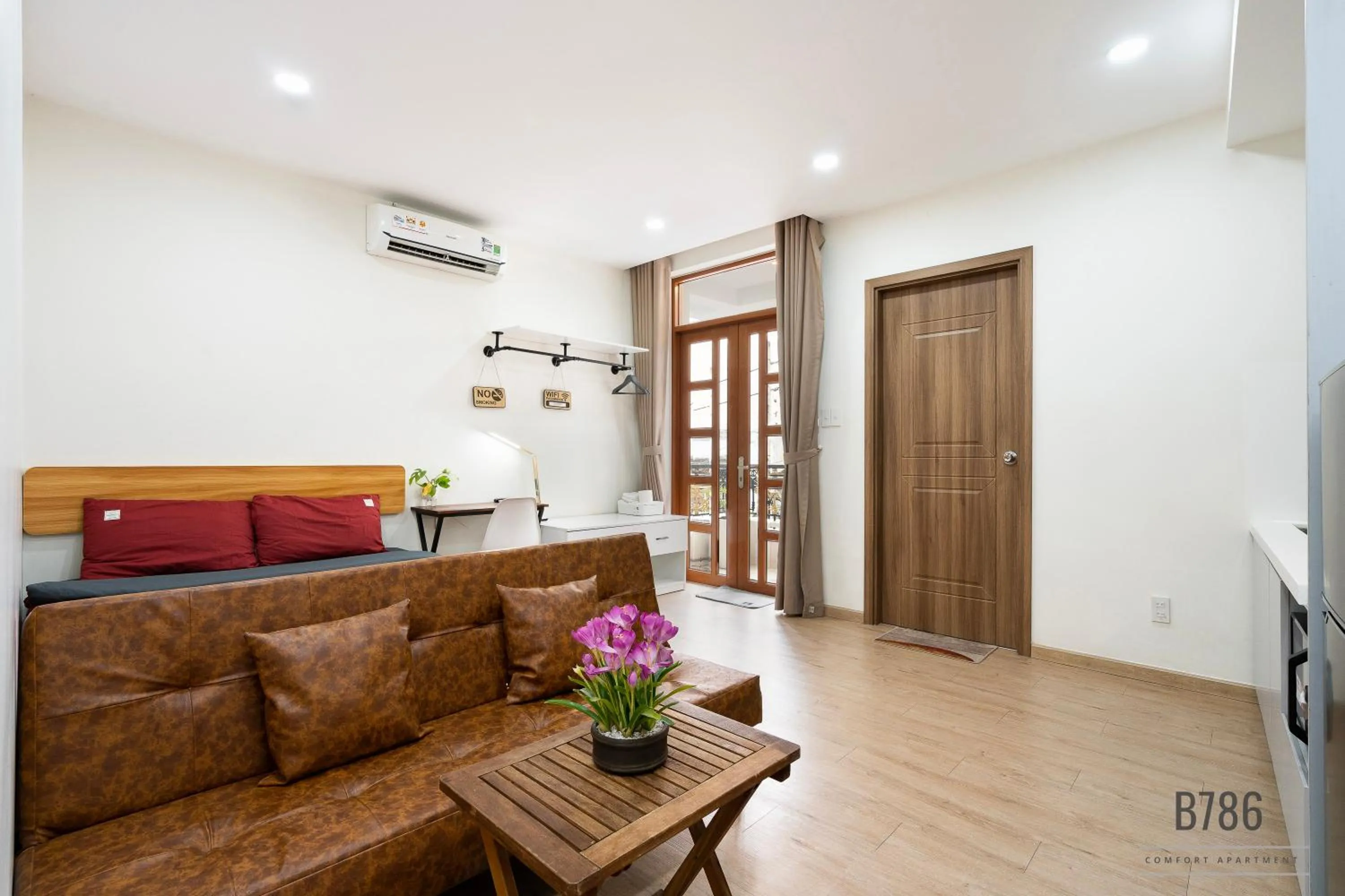 B786 Airport Apartment