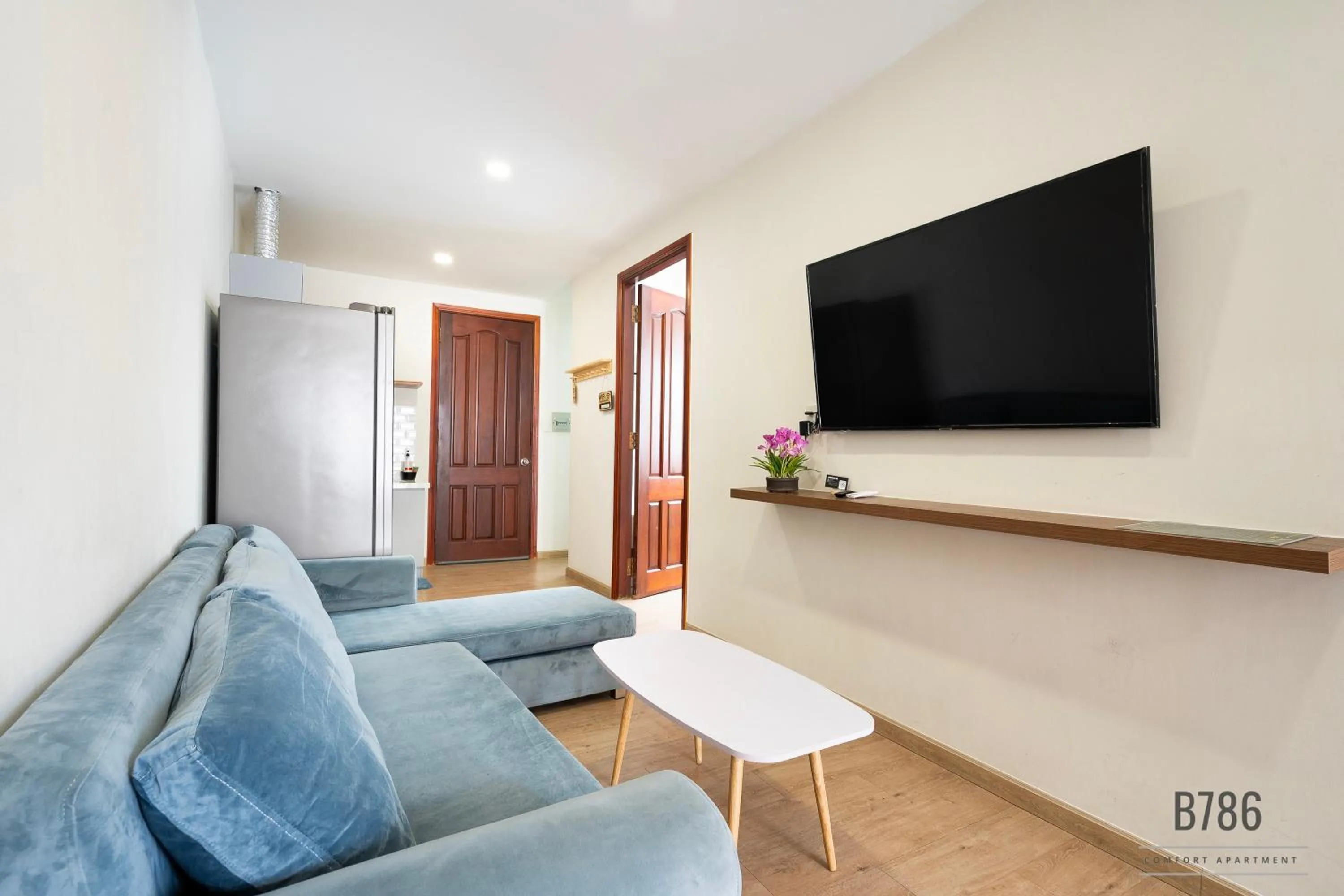 B786 Airport Apartment