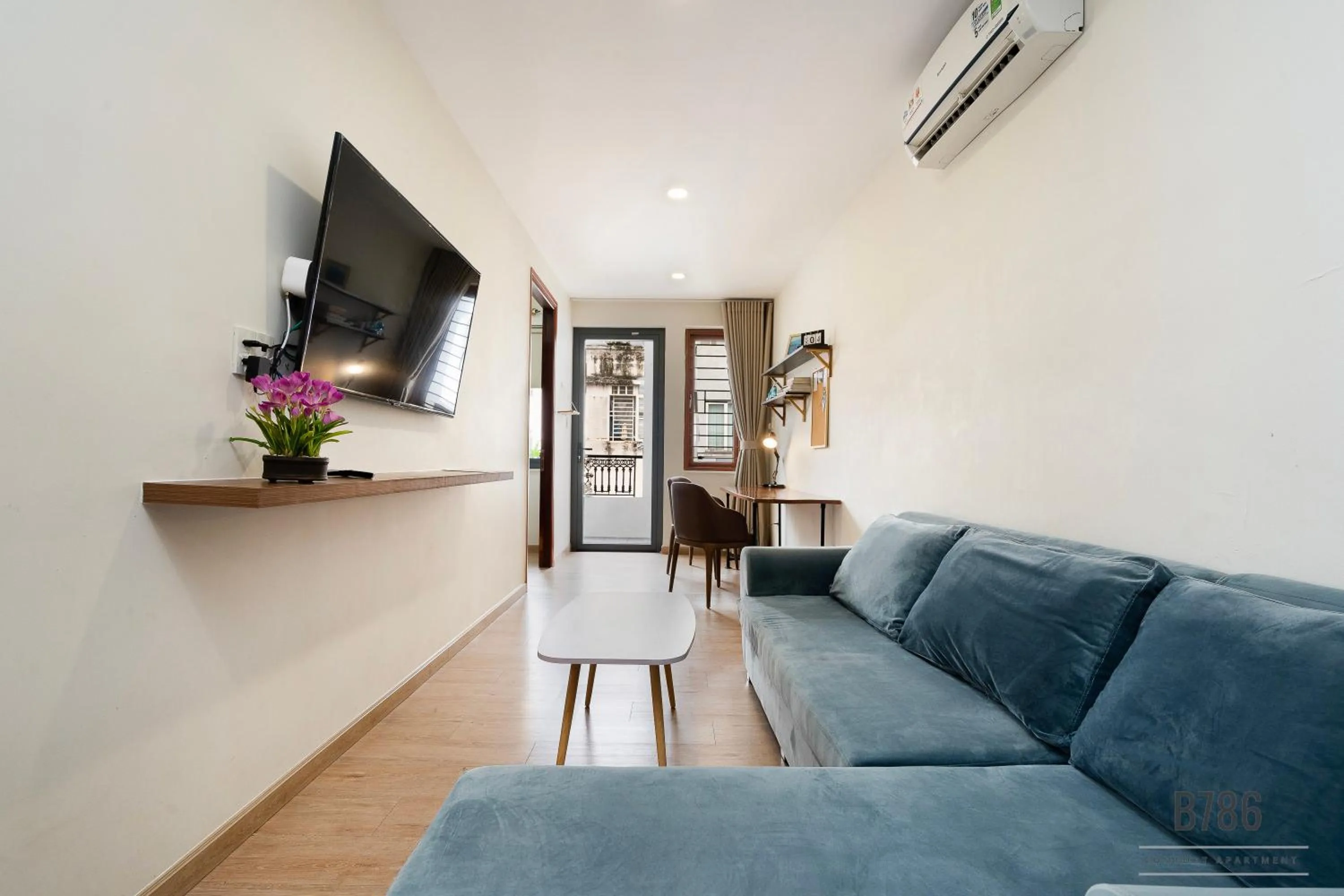 B786 Airport Apartment