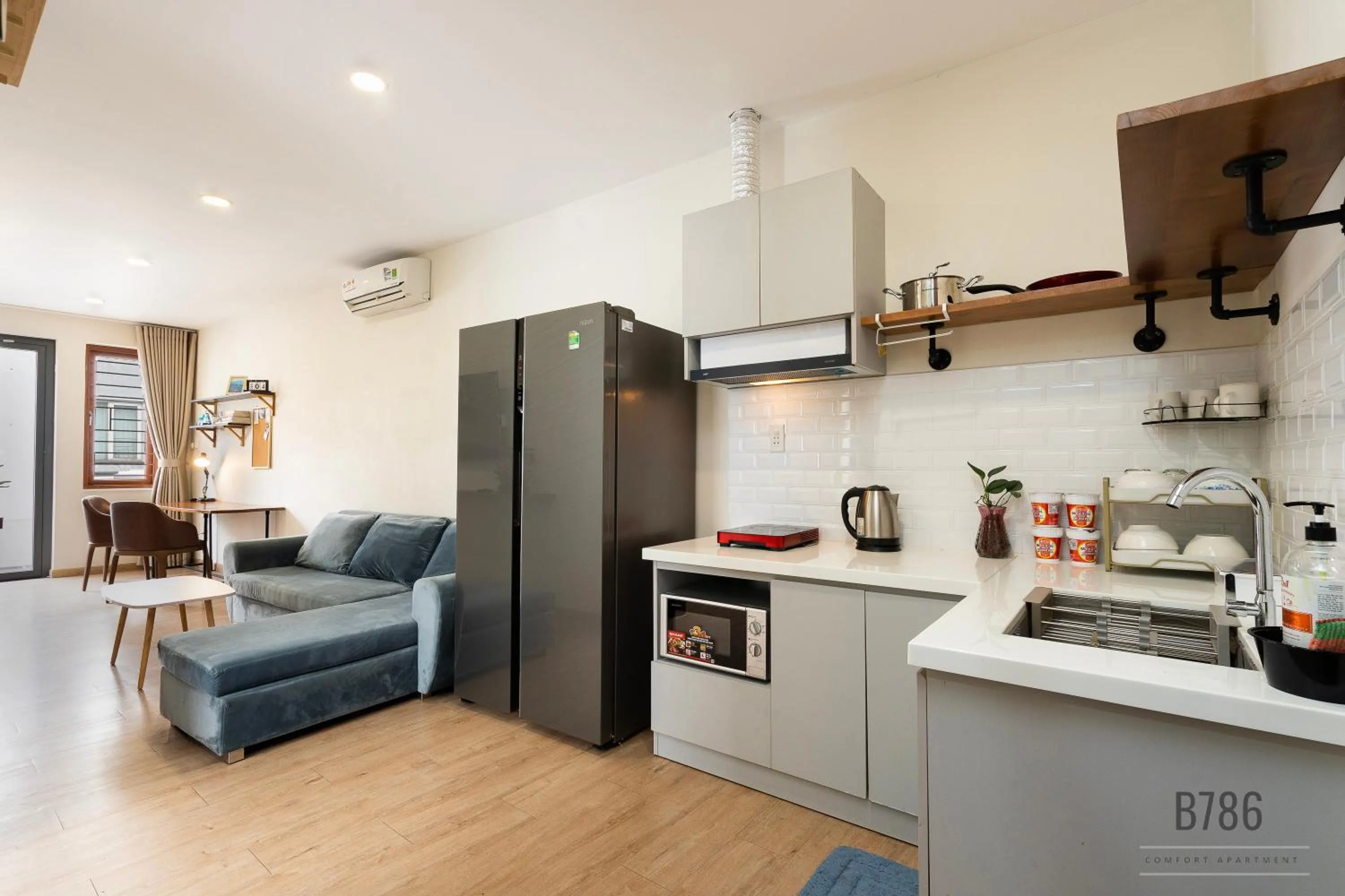 B786 Airport Apartment