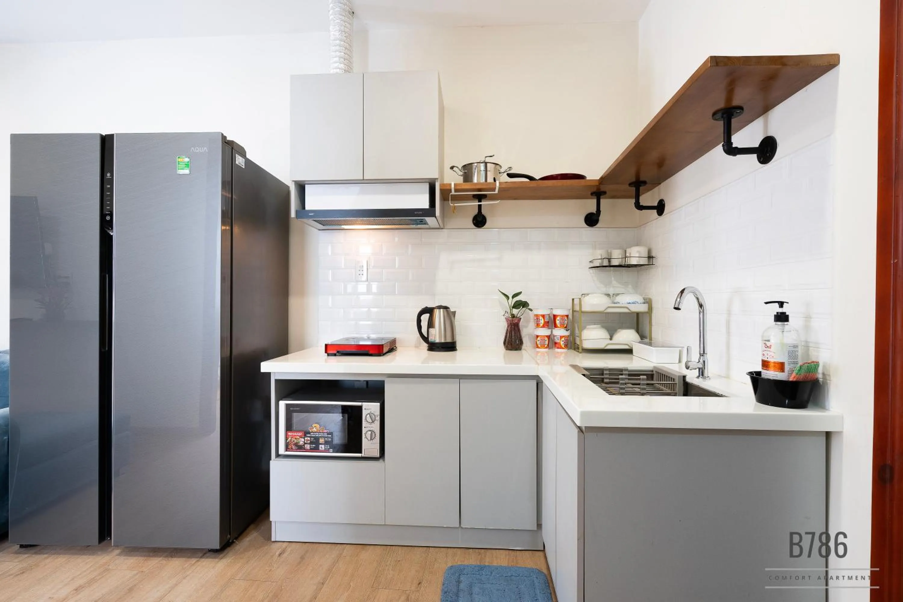 B786 Airport Apartment