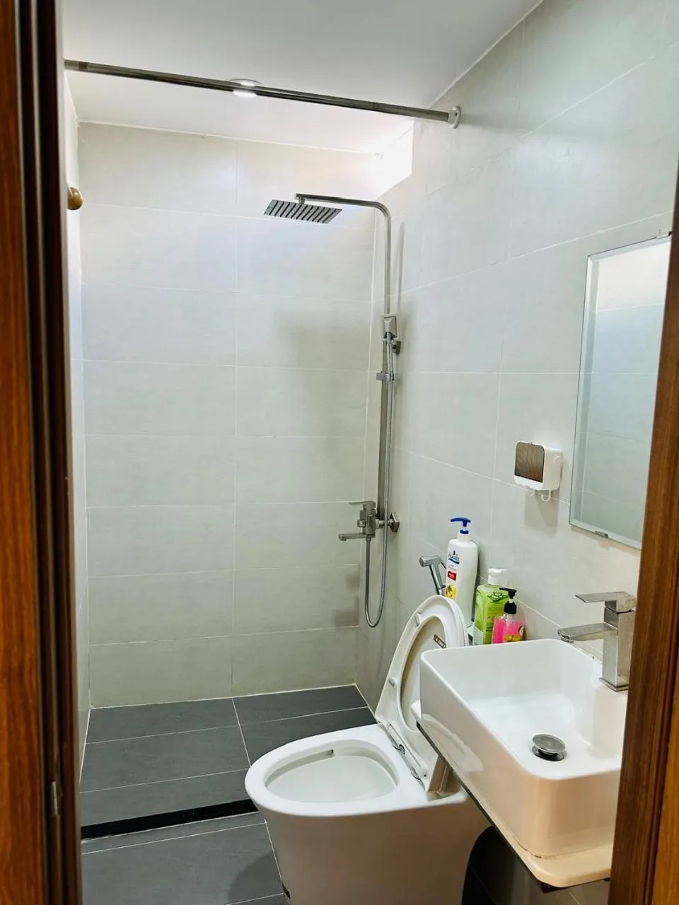 B786 Airport Apartment