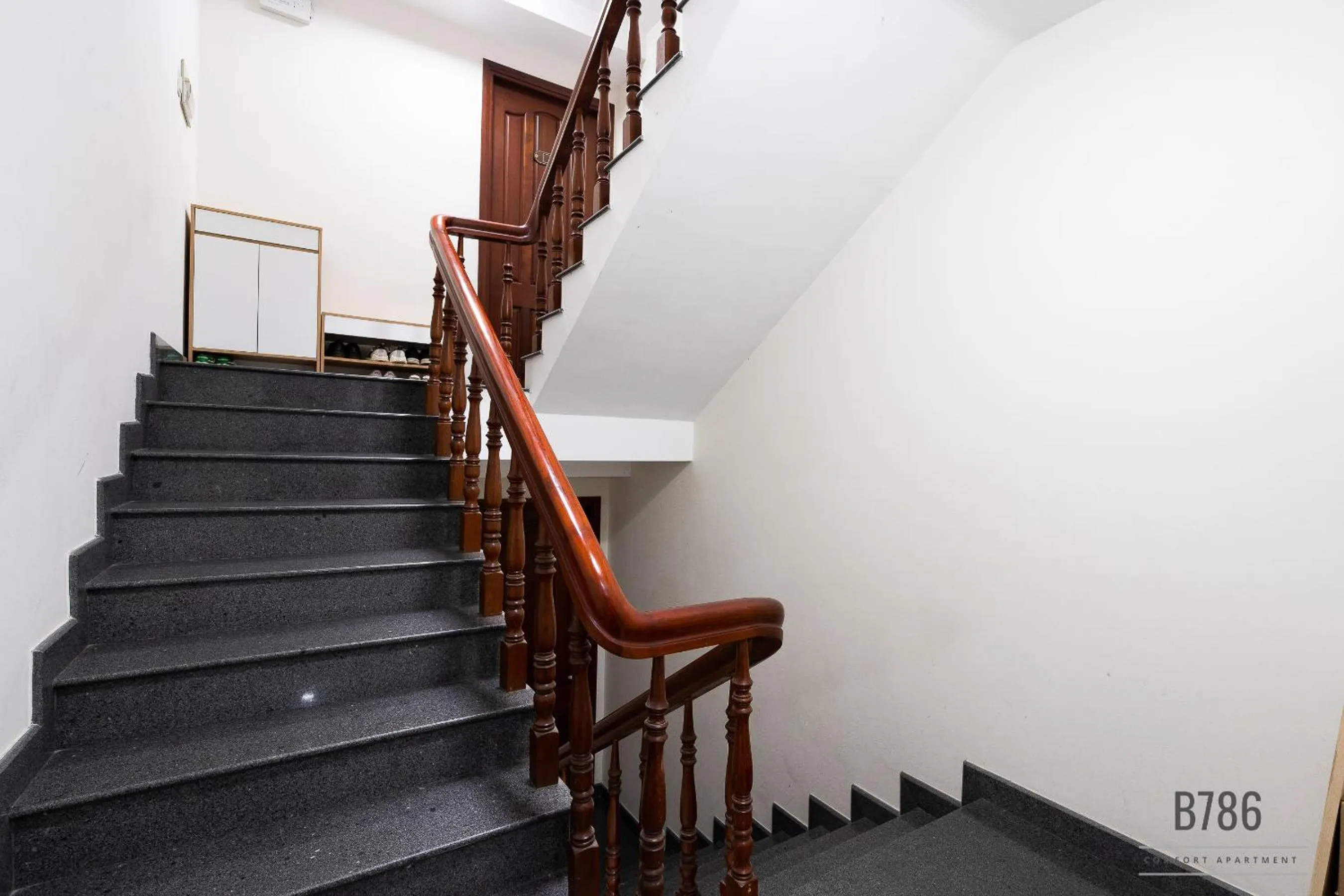 Balcony/Terrace in B786 Airport Apartment