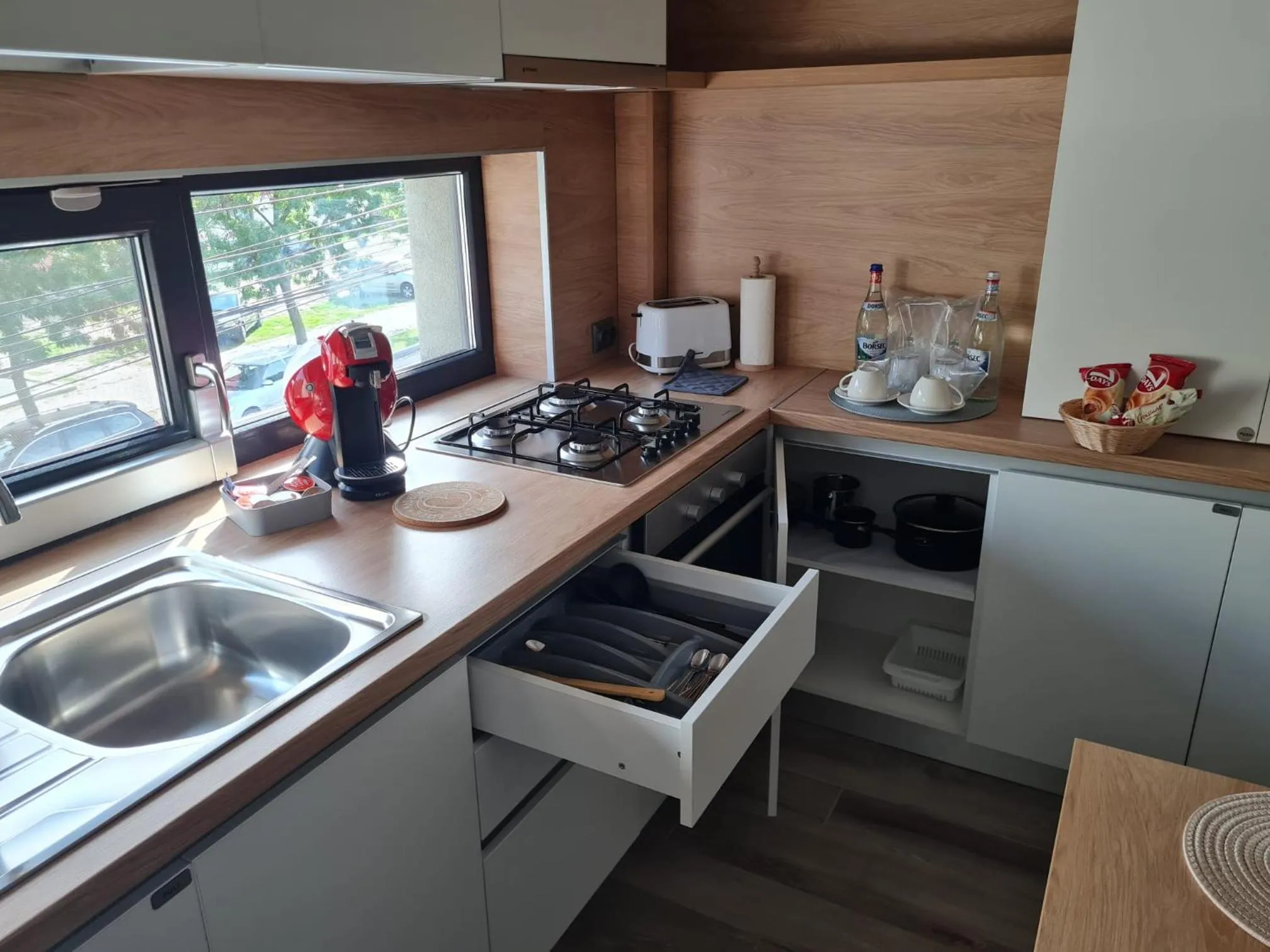 Coffee/tea facilities in ResHome Apartments&Rooms