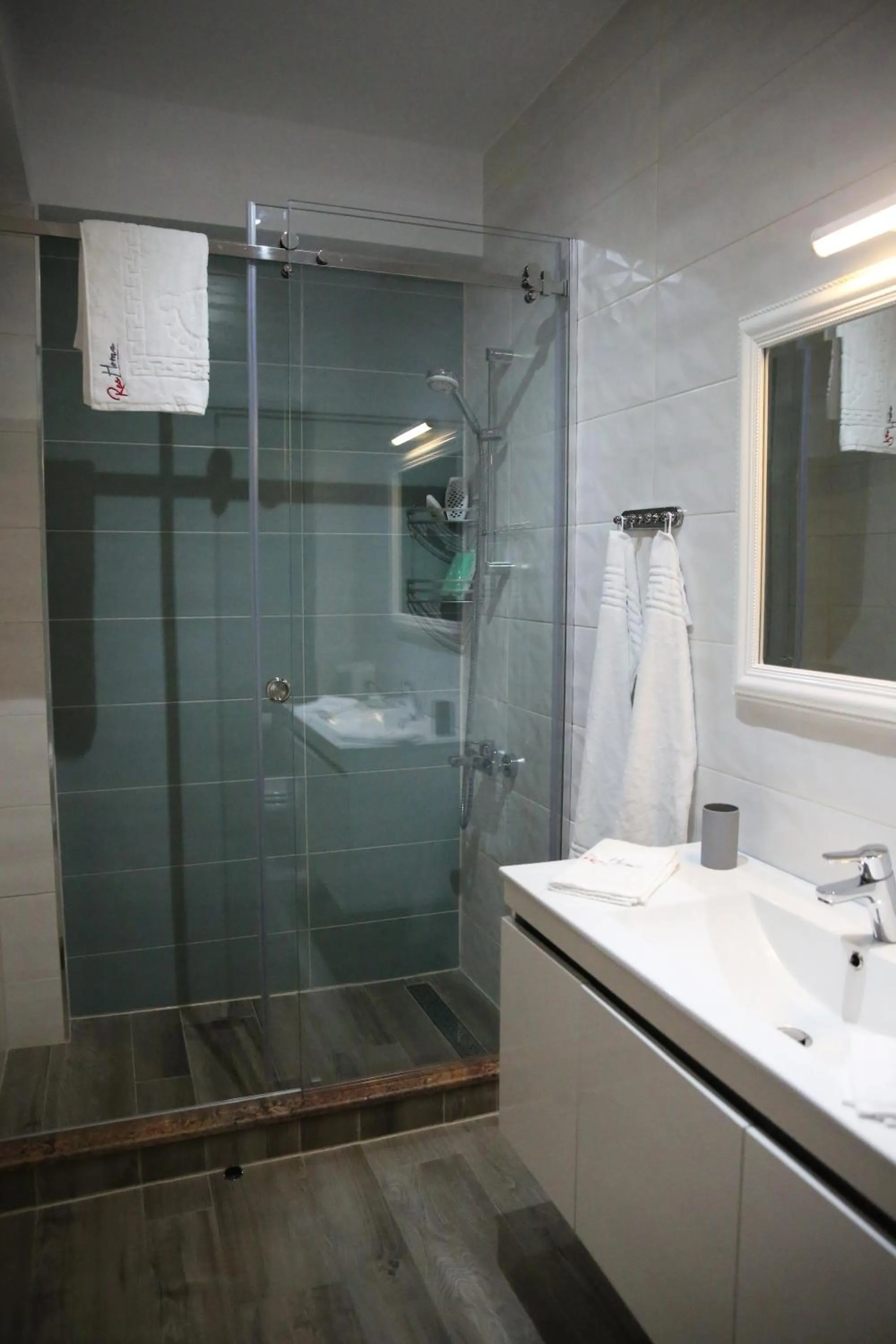 Shower in ResHome Apartments&Rooms
