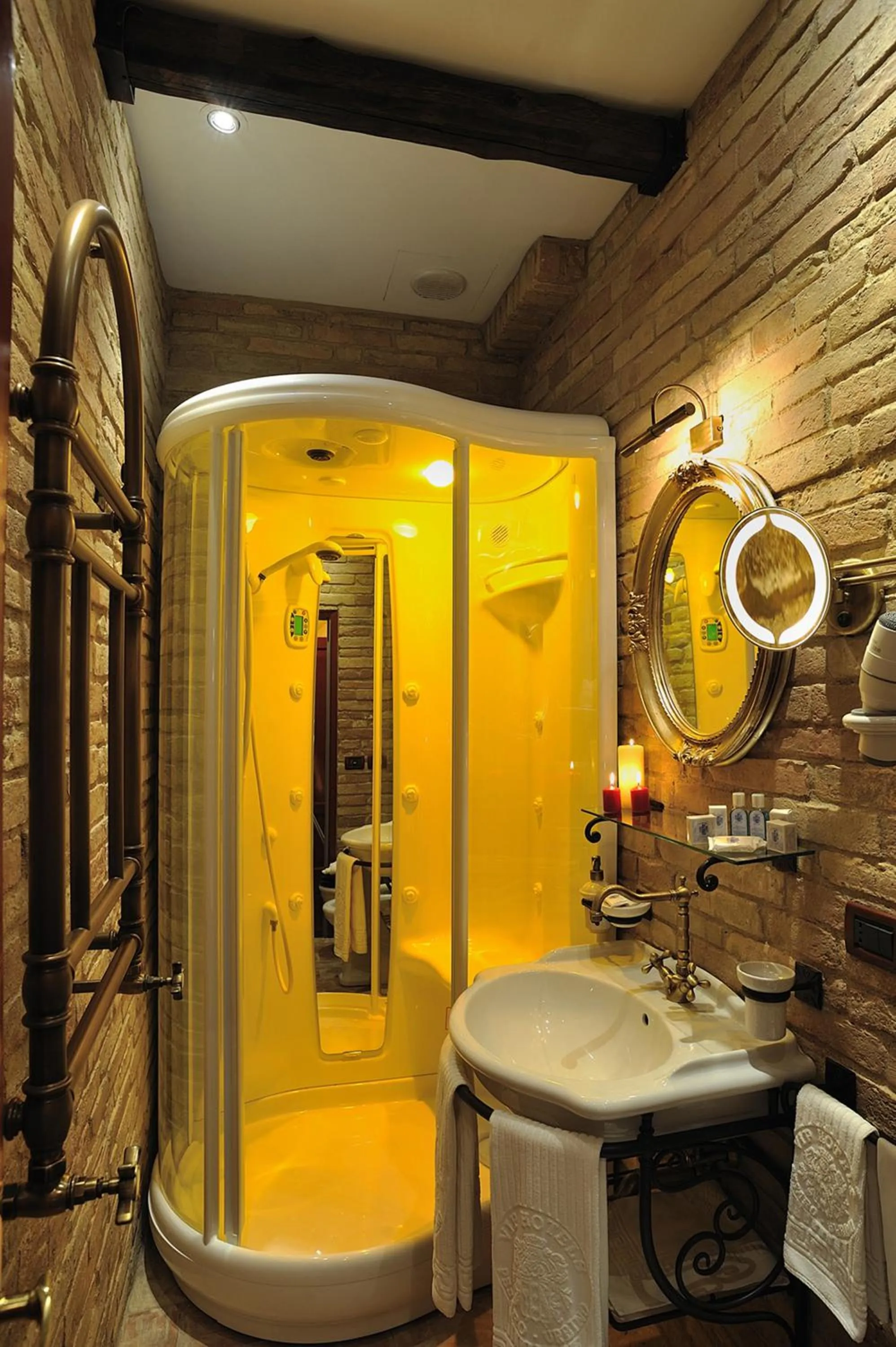 Shower in Hotel Bonconte