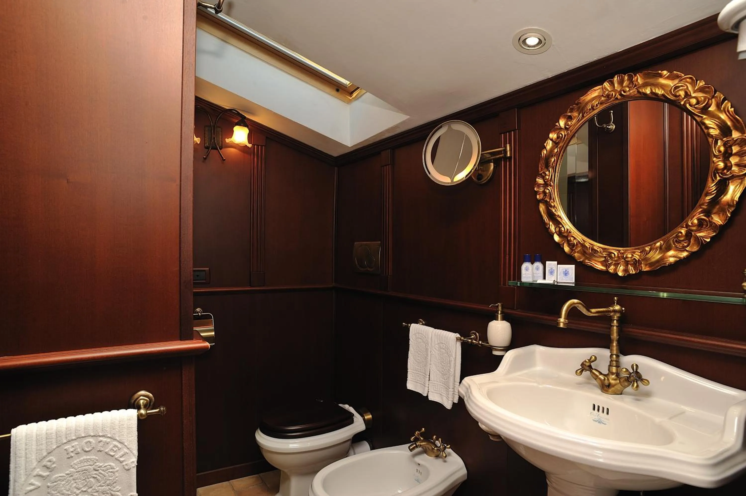 Bathroom in Hotel Bonconte