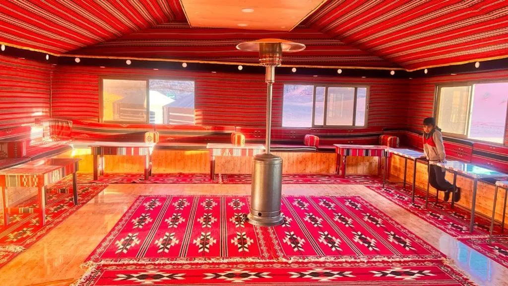Lounge or bar in Wadi Rum White Mountain Camp