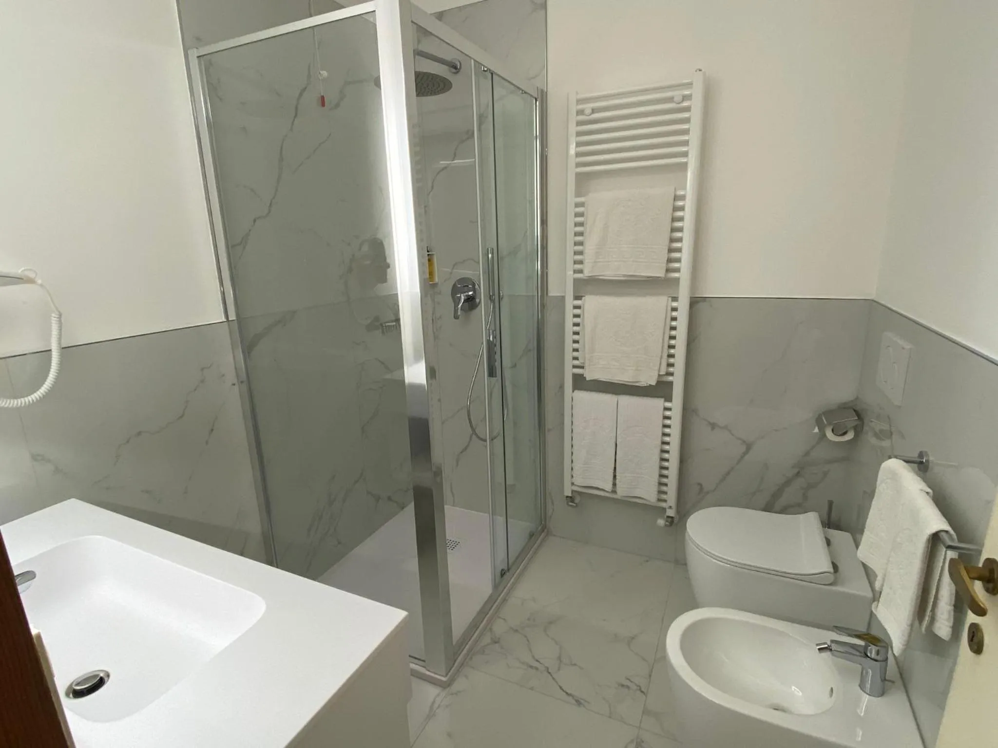 Shower in Hotel Savoy