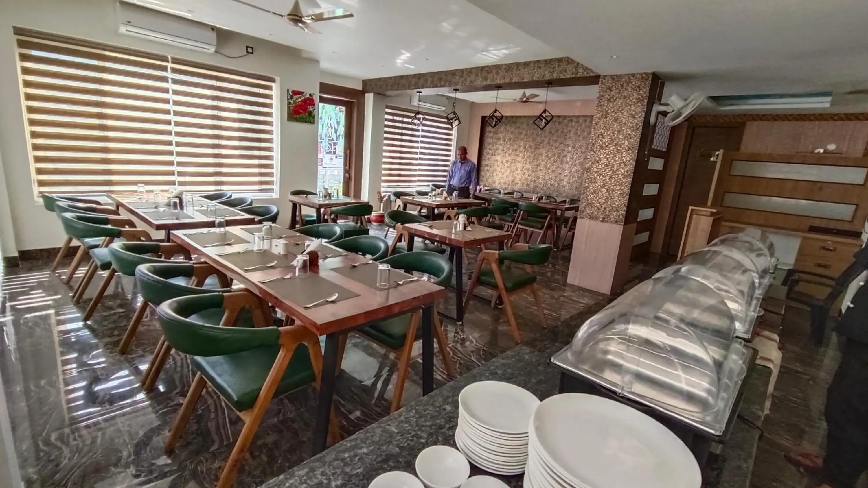 Restaurant/places to eat in Hotel Dream Inn Restaurant/places to eat in Hotel Dream Inn