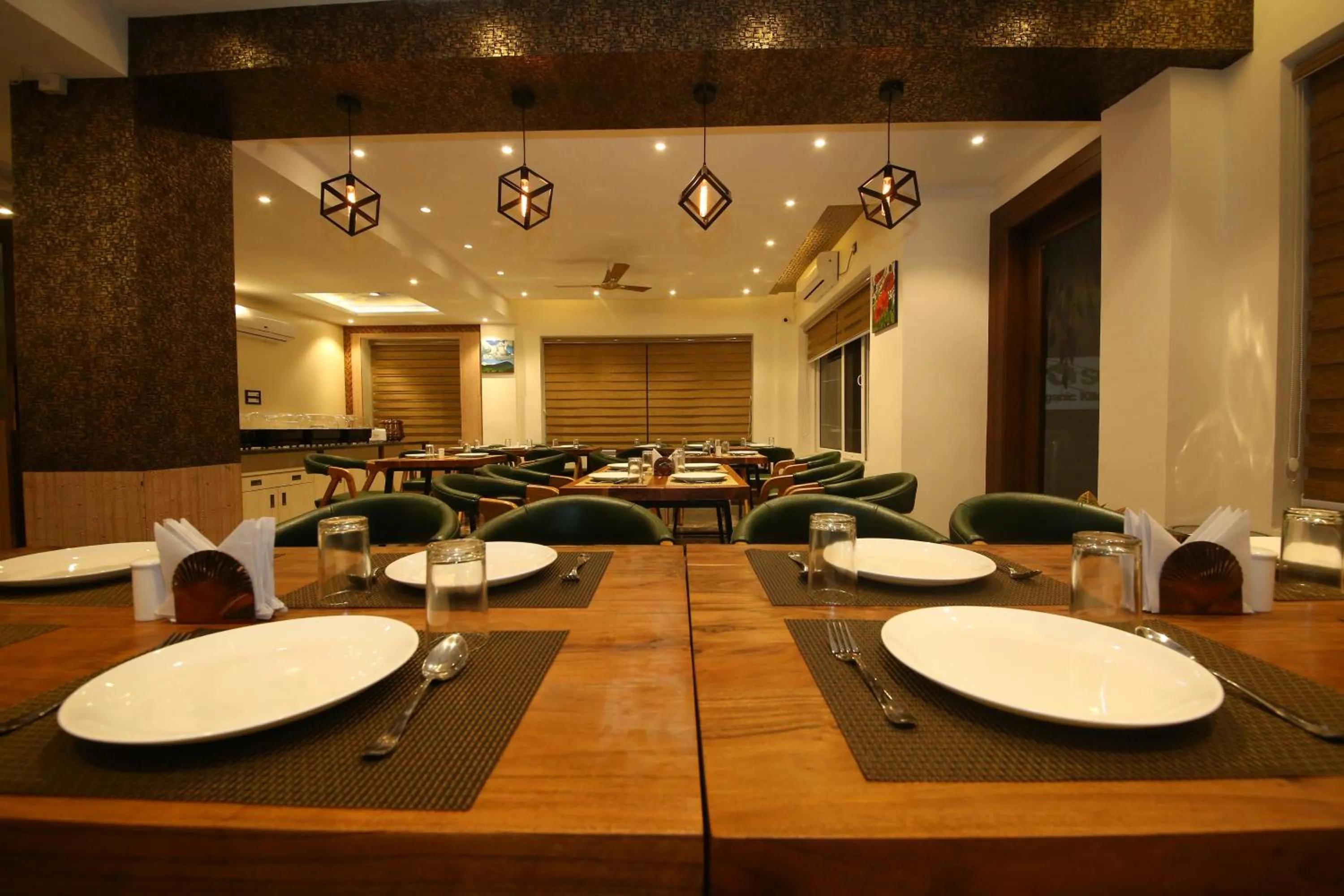 Restaurant/places to eat in Hotel Dream Inn