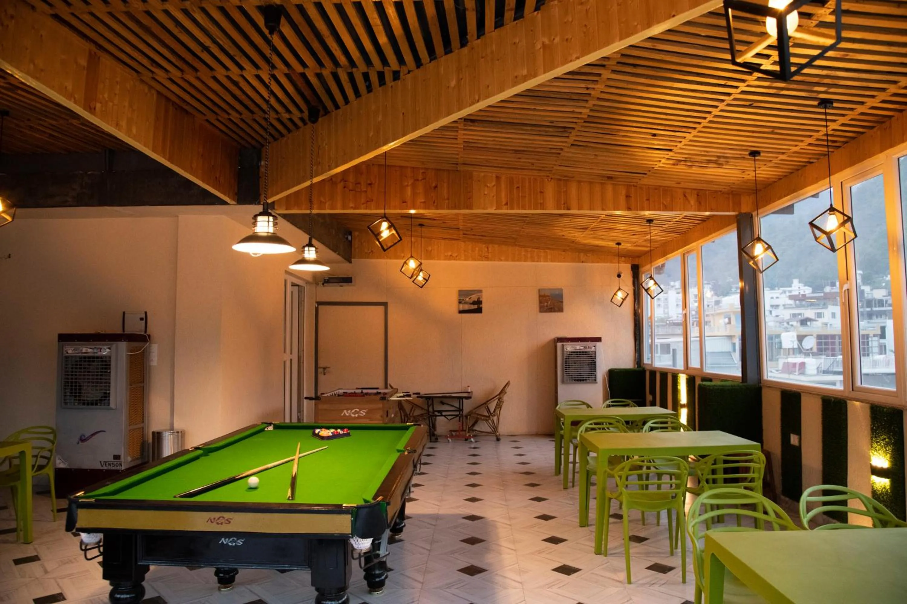 Billiard in Hotel Dream Inn