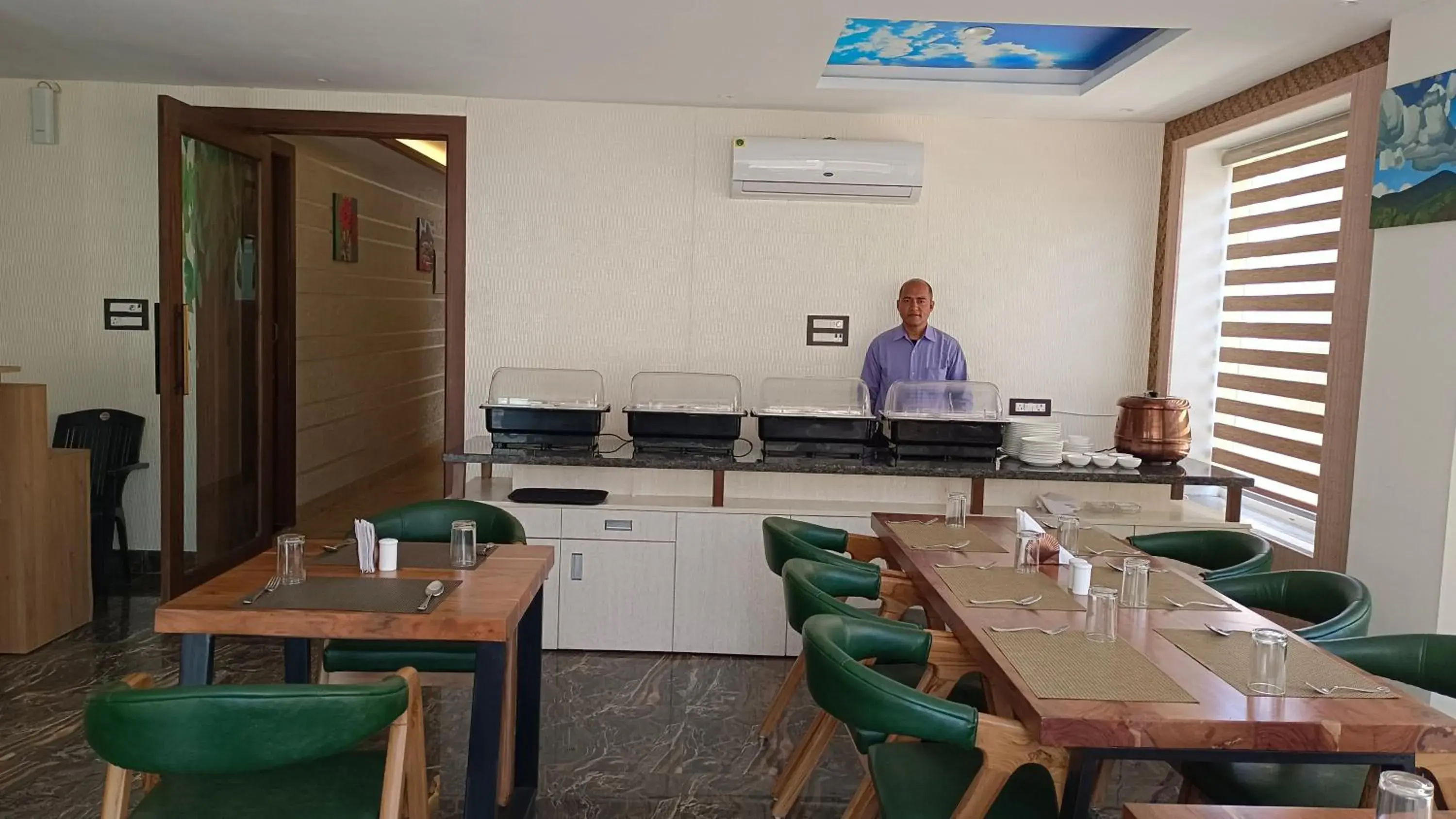 Restaurant/places to eat in Hotel Dream Inn Restaurant/places to eat in Hotel Dream Inn