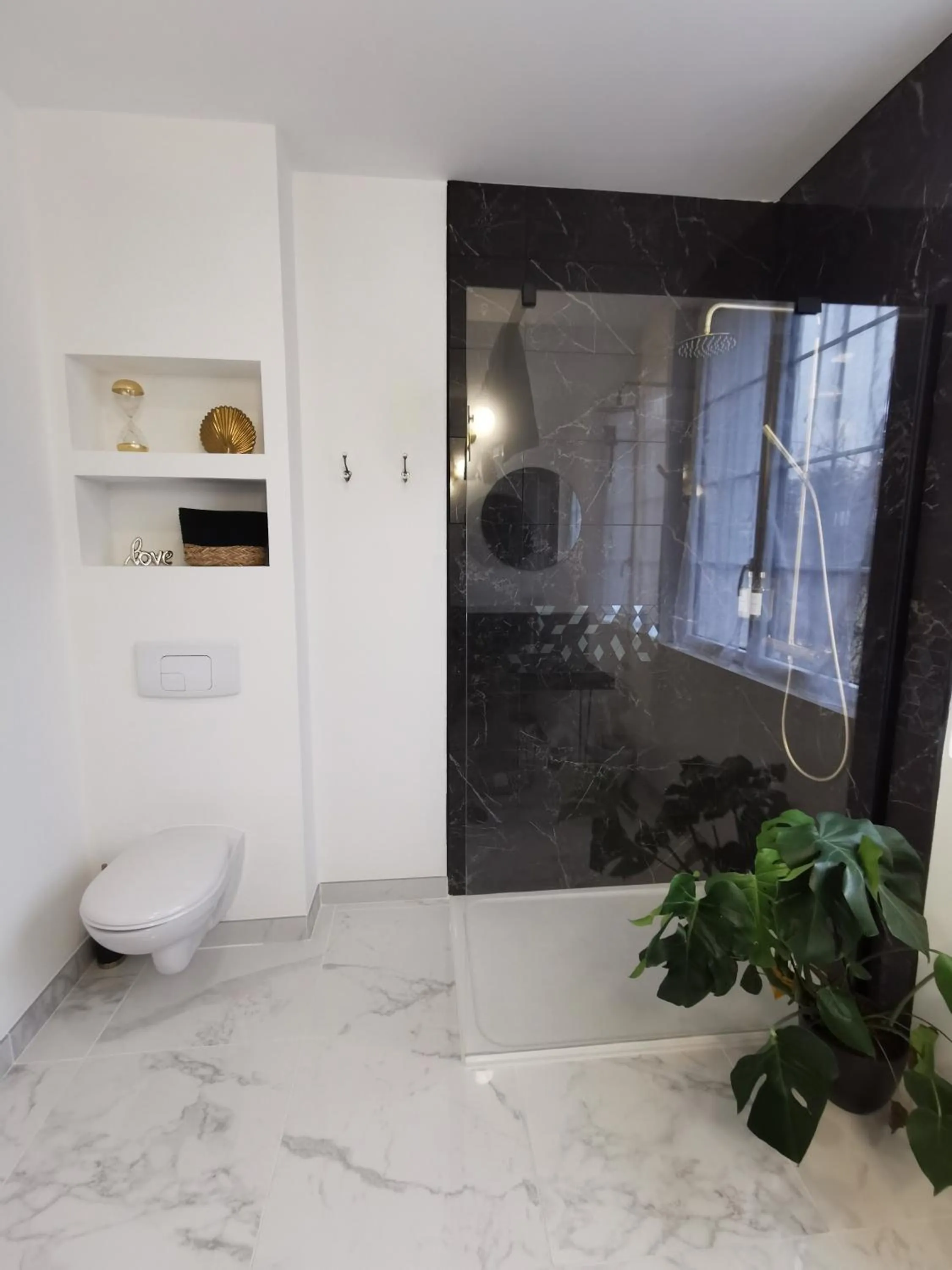 Toilet in Les Rauches - Quai Loire - Suite Love