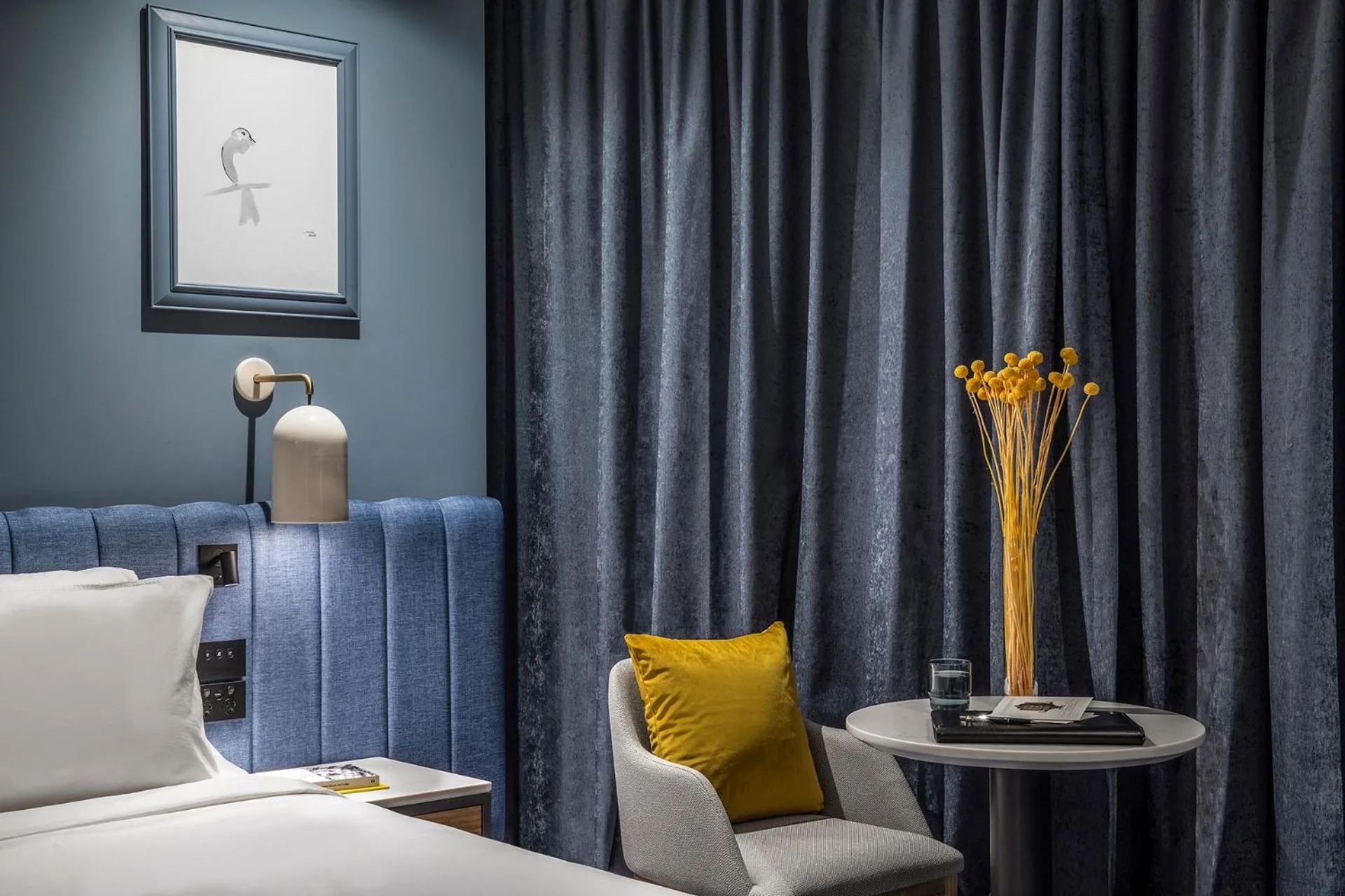 Seating area, Bed in voco Melbourne Central